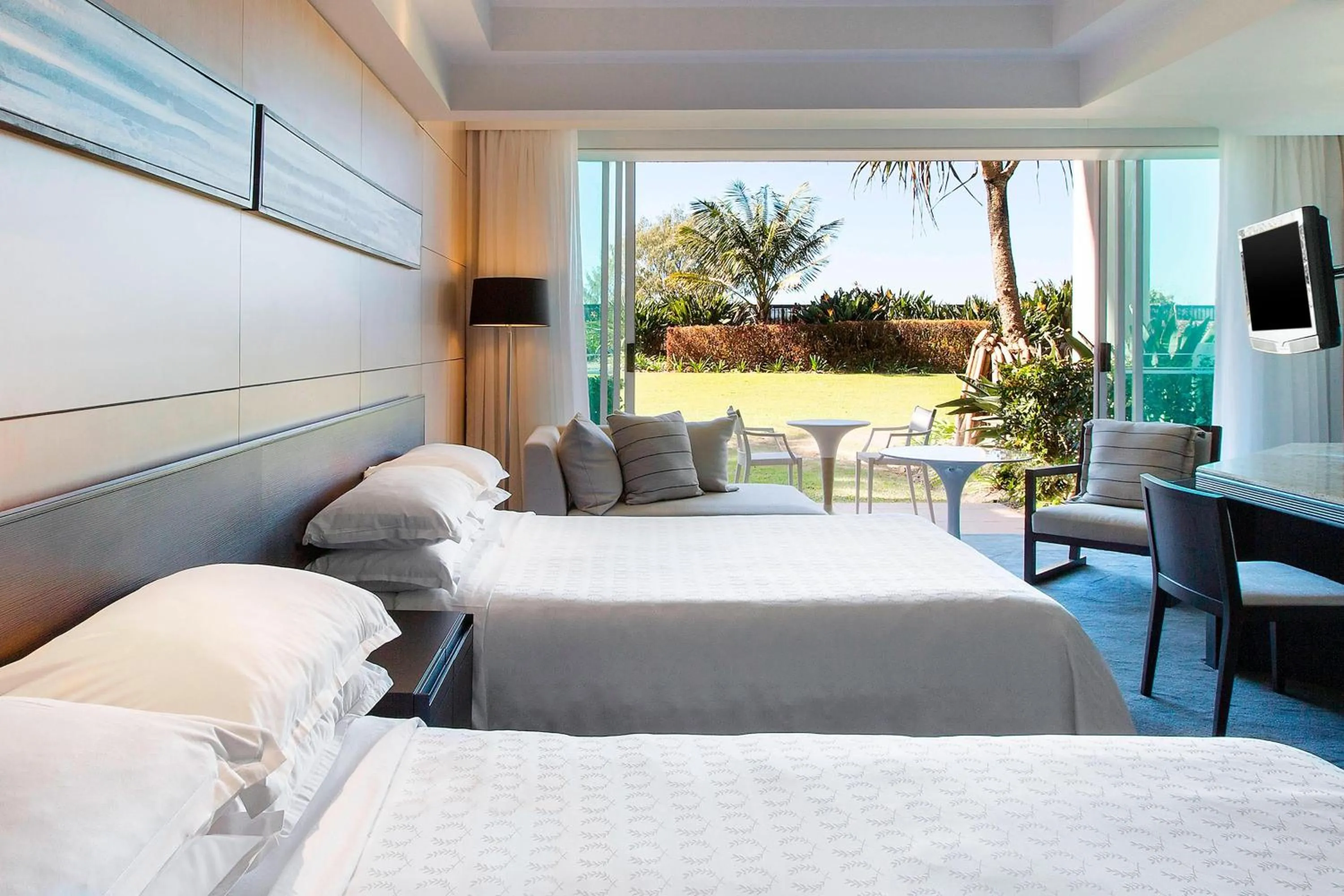 Photo of the whole room, Bed in Sheraton Grand Mirage Resort Gold Coast