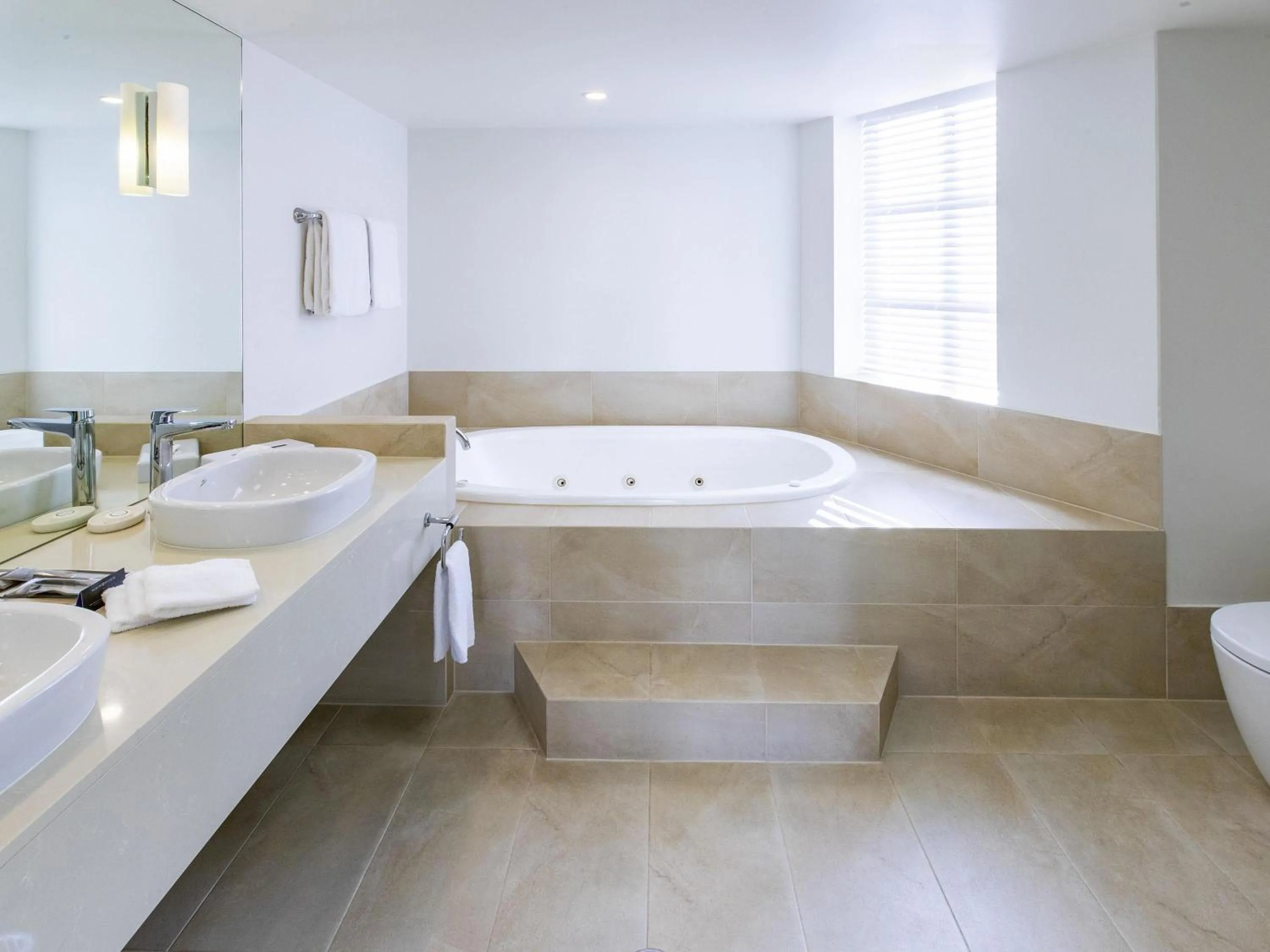 Bedroom in Sofitel Noosa Pacific Resort