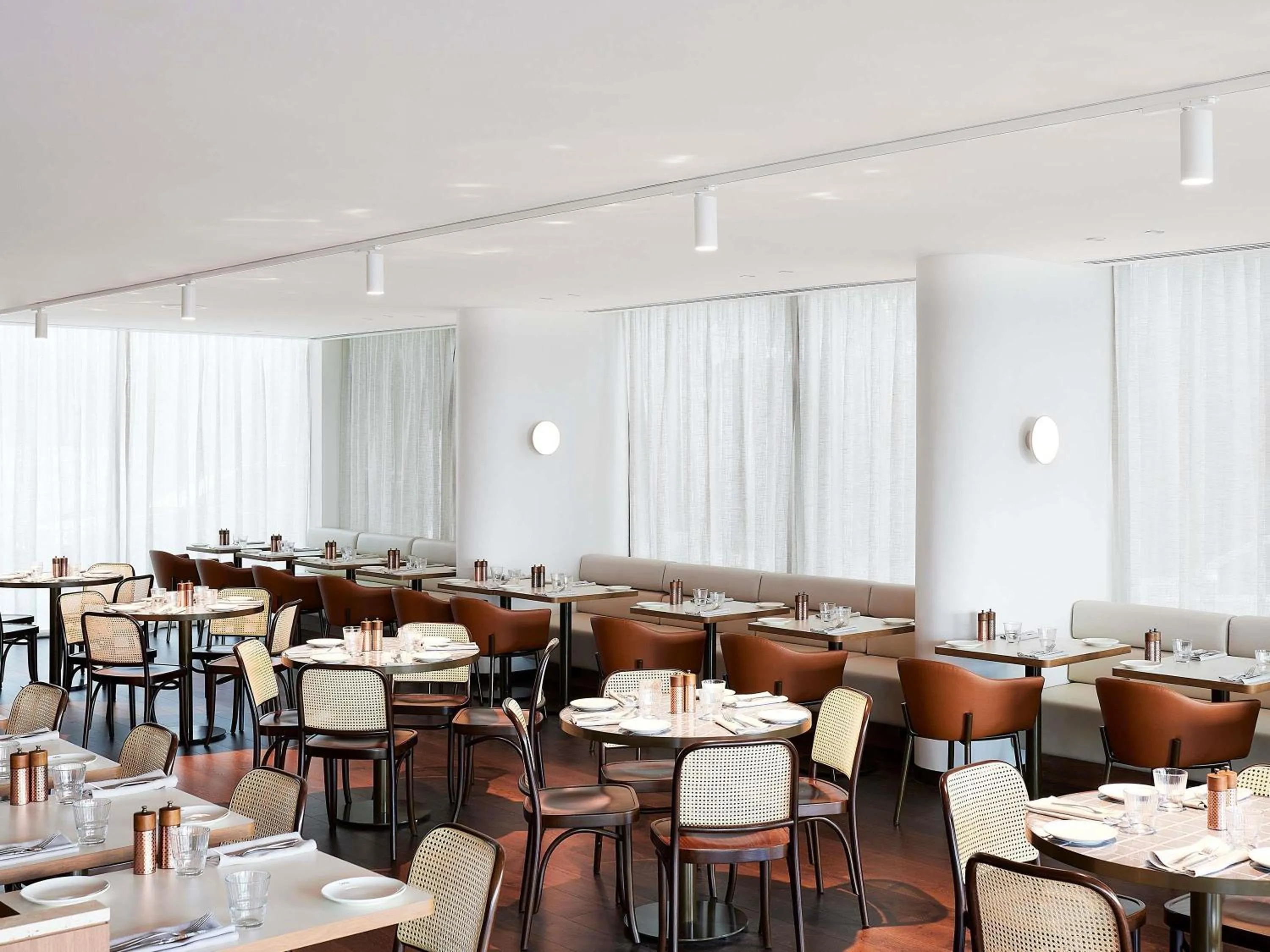 Restaurant/places to eat in Novotel Geelong