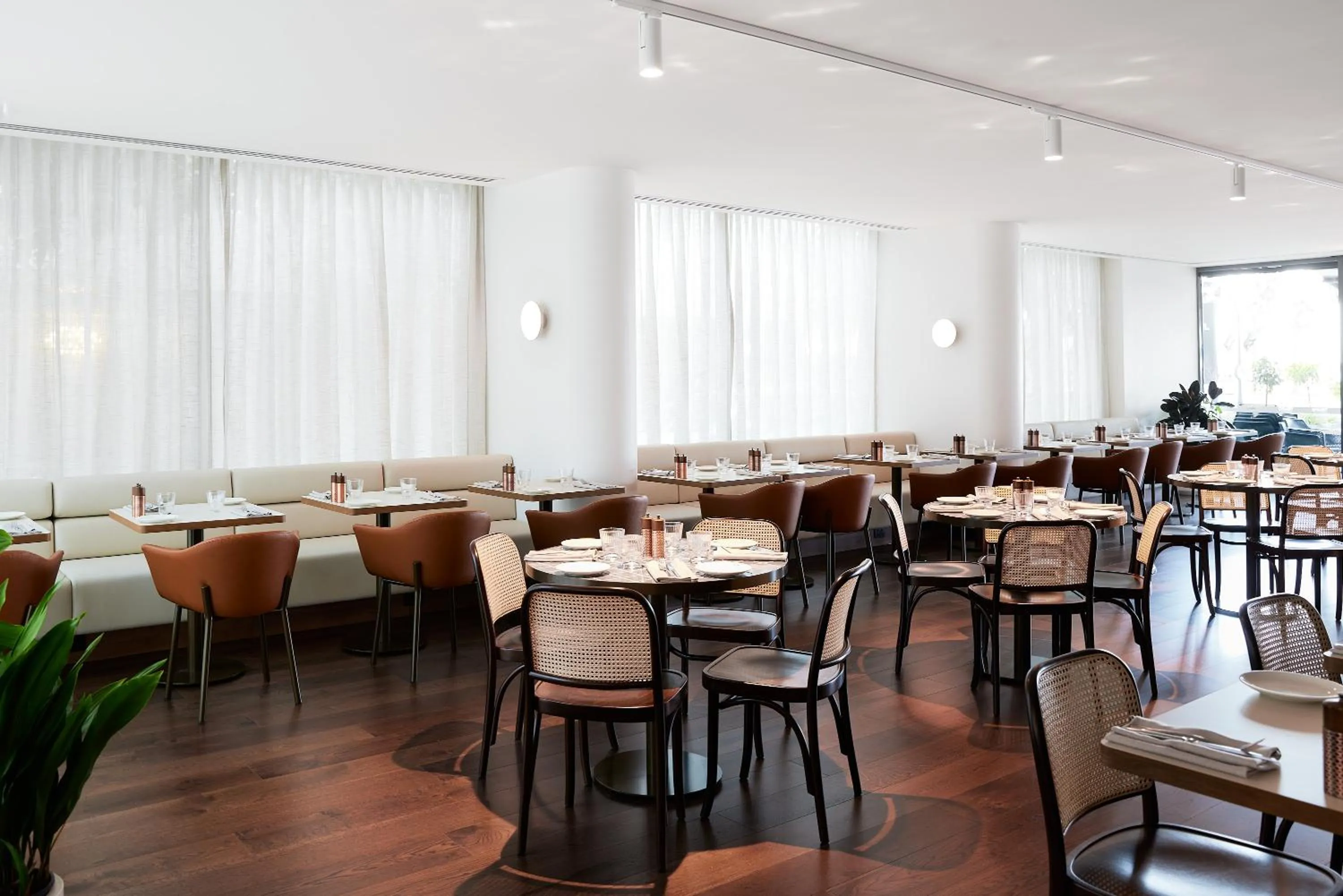 Restaurant/places to eat in Novotel Geelong