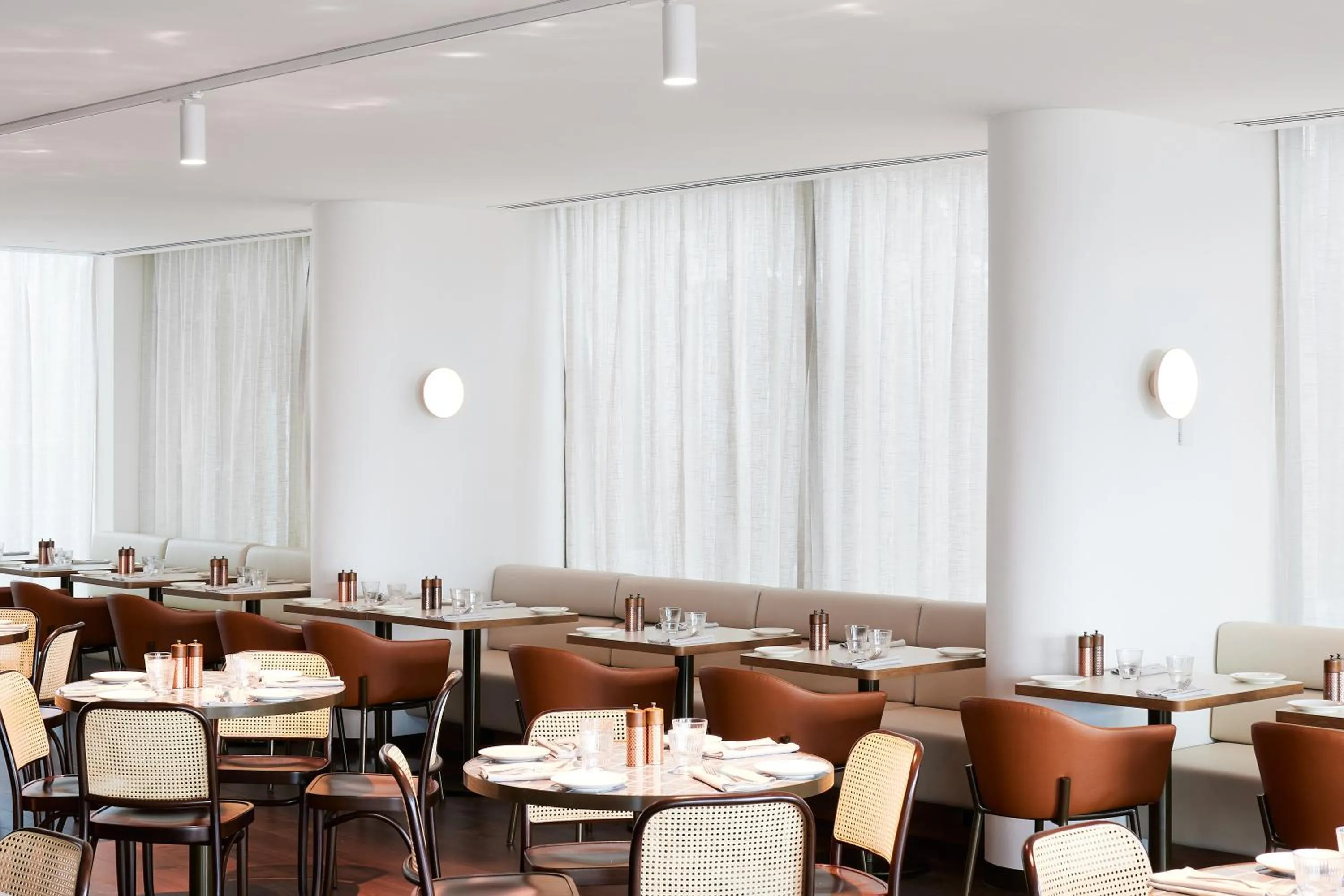 Restaurant/places to eat in Novotel Geelong