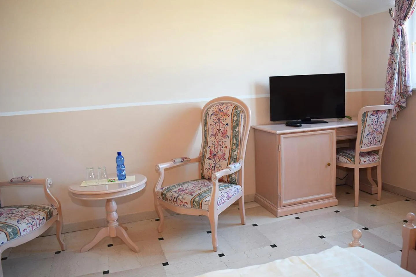 TV and multimedia in Gästehaus Barese