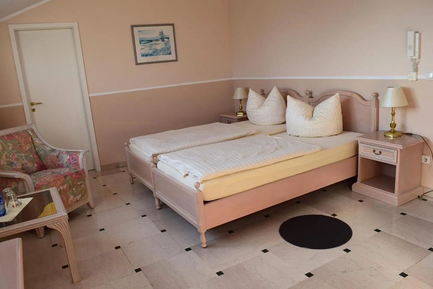 Photo of the whole room, Bed in Gästehaus Barese