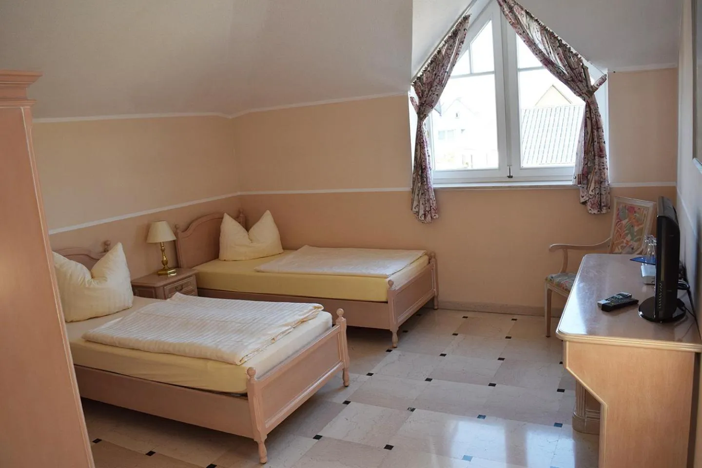 Photo of the whole room, Bed in Gästehaus Barese