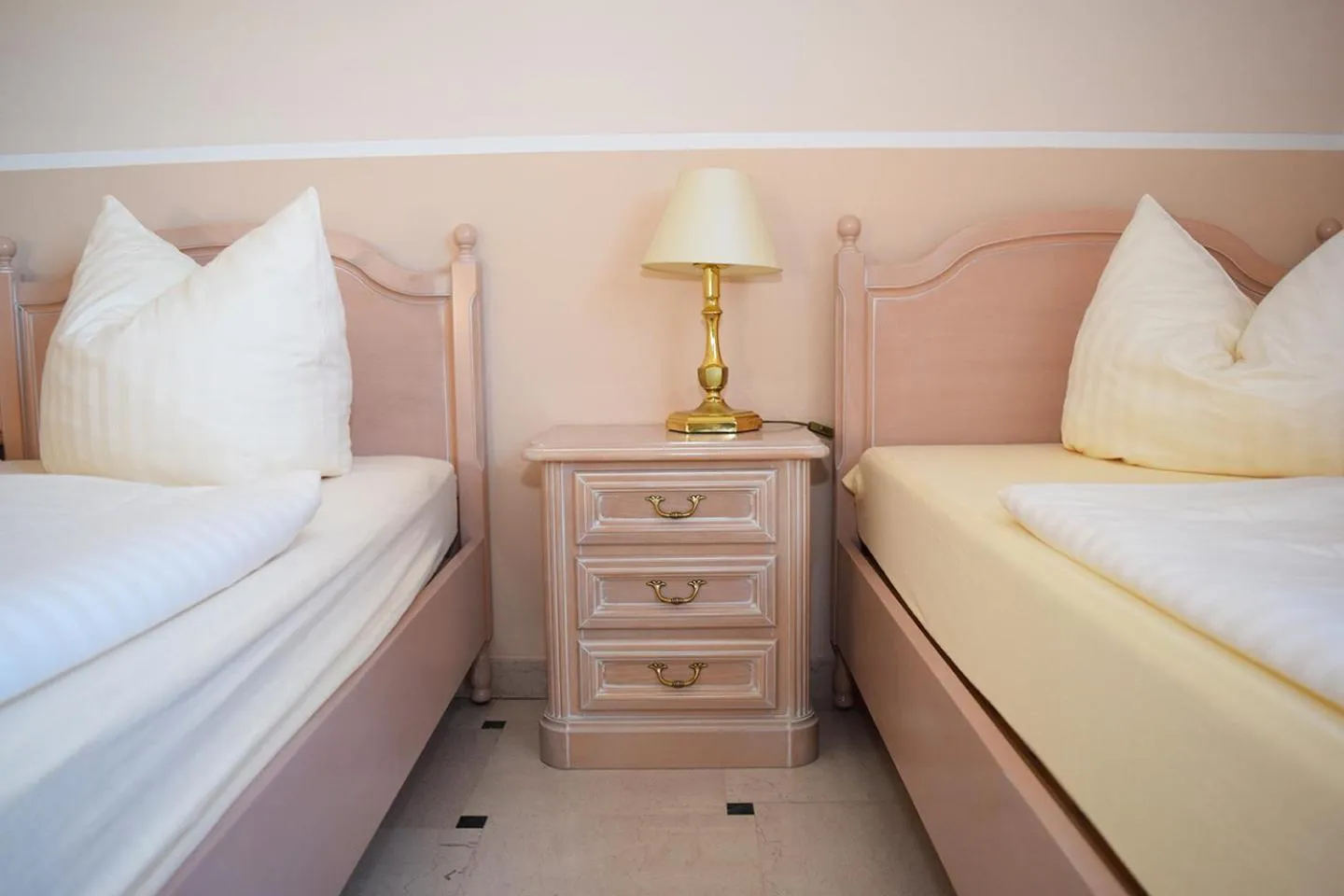 Photo of the whole room, Bed in Gästehaus Barese