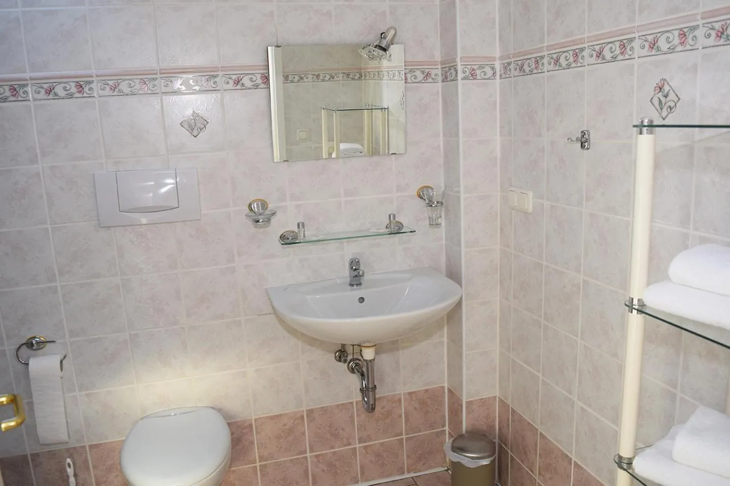 Bathroom in Gästehaus Barese