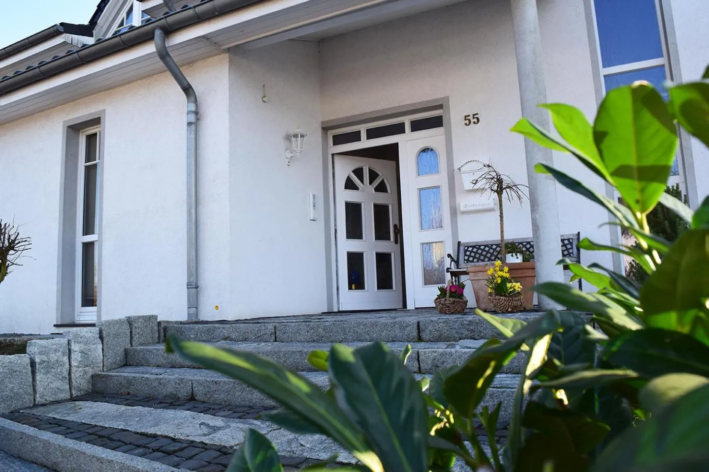 Facade/entrance in Gästehaus Barese