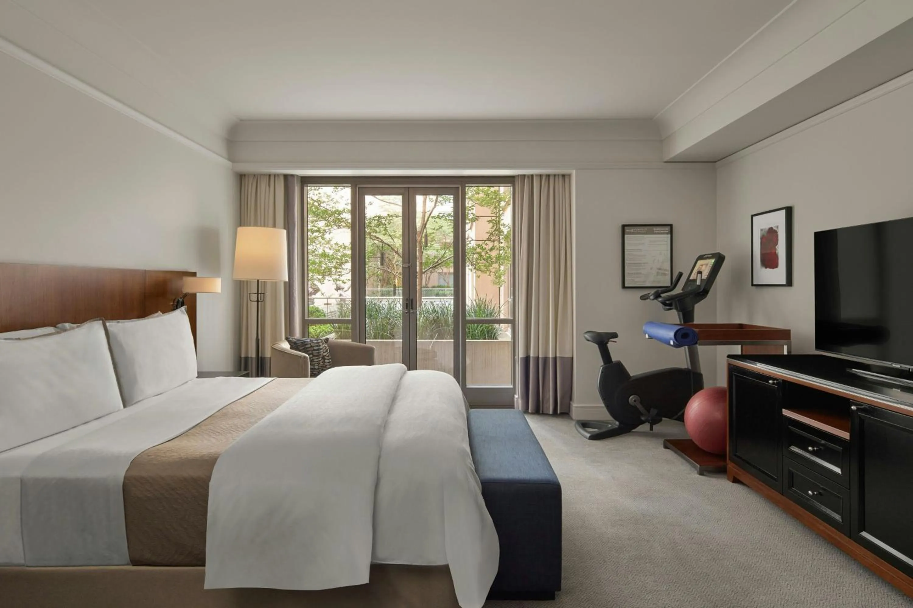 Photo of the whole room, Bed in The Westin Melbourne
