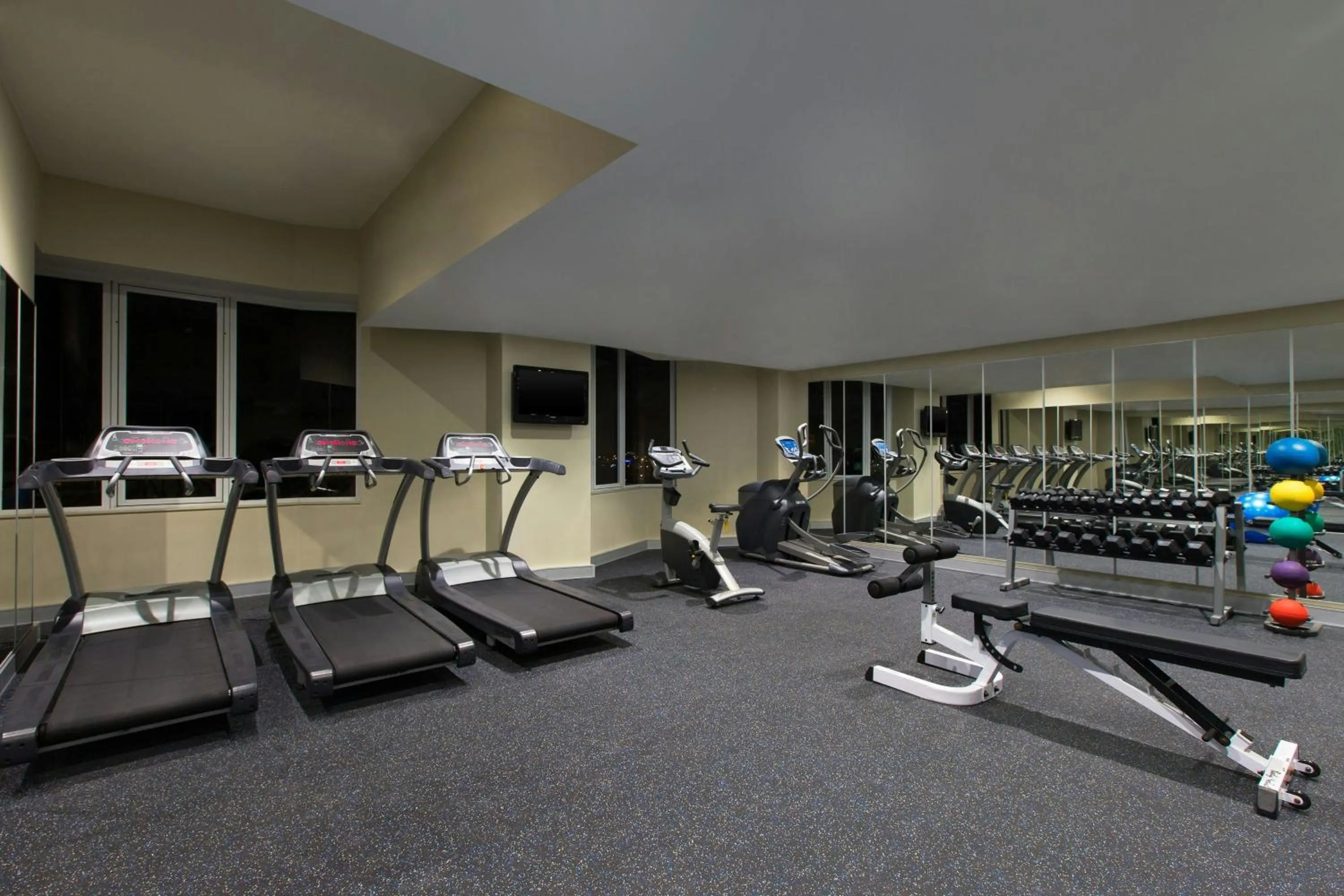 Fitness centre/facilities in Four Points by Sheraton Perth