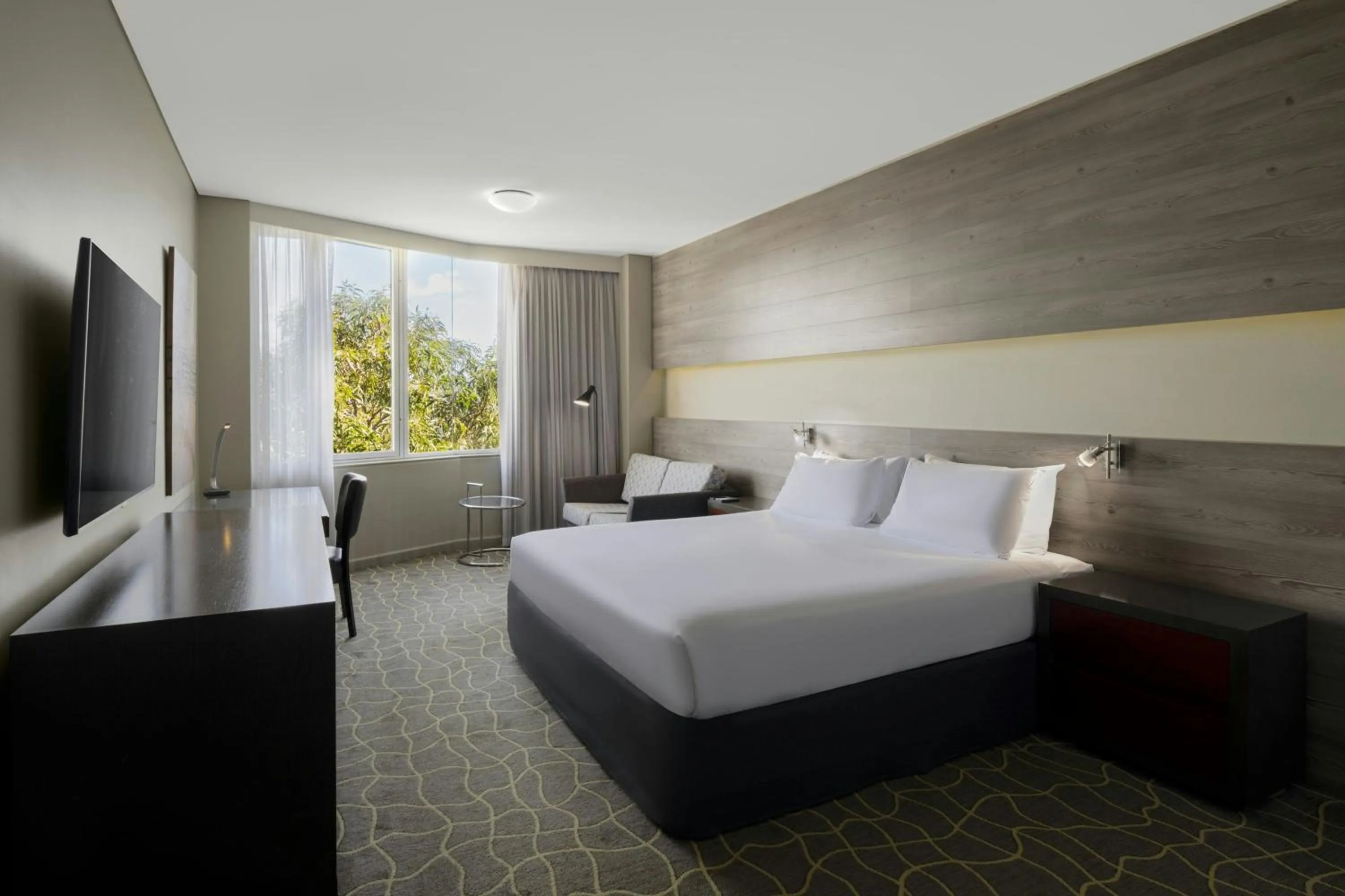 Photo of the whole room, Bed in Four Points by Sheraton Perth