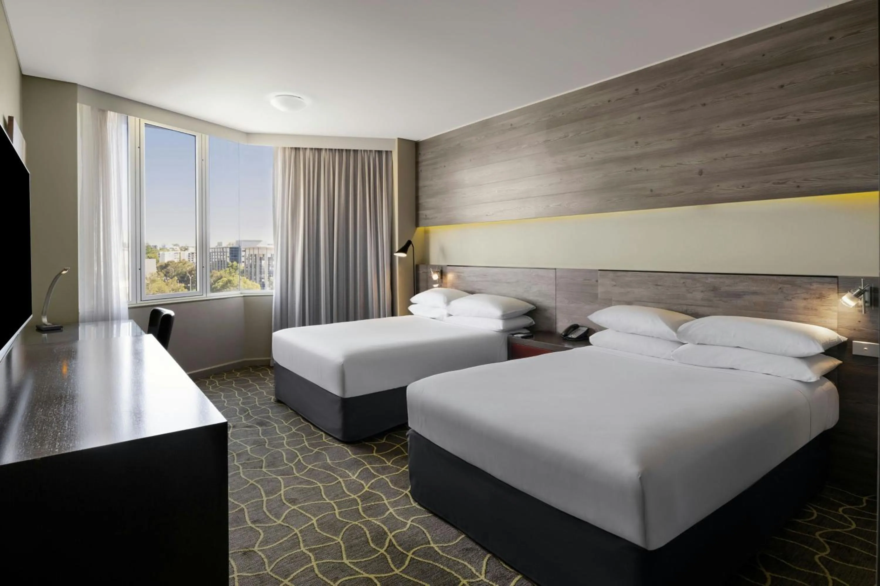 Photo of the whole room, Bed in Four Points by Sheraton Perth