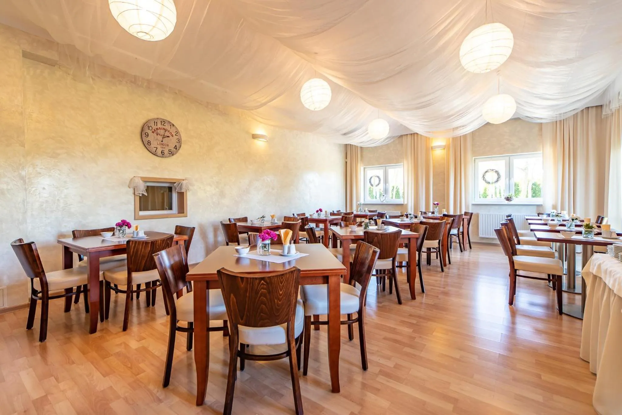 Restaurant/places to eat in Pensjonat Zenit