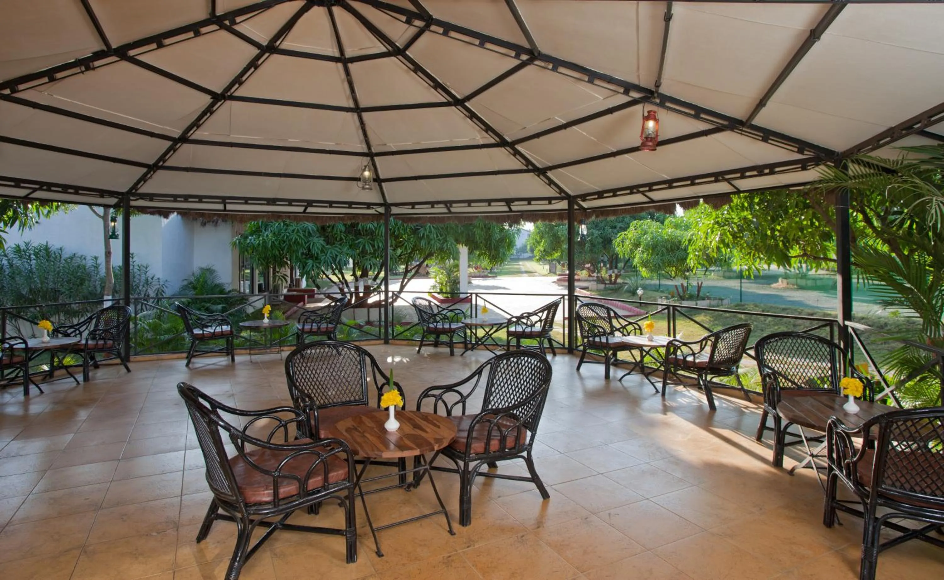 Restaurant/places to eat in Club Mahindra Sasan Gir