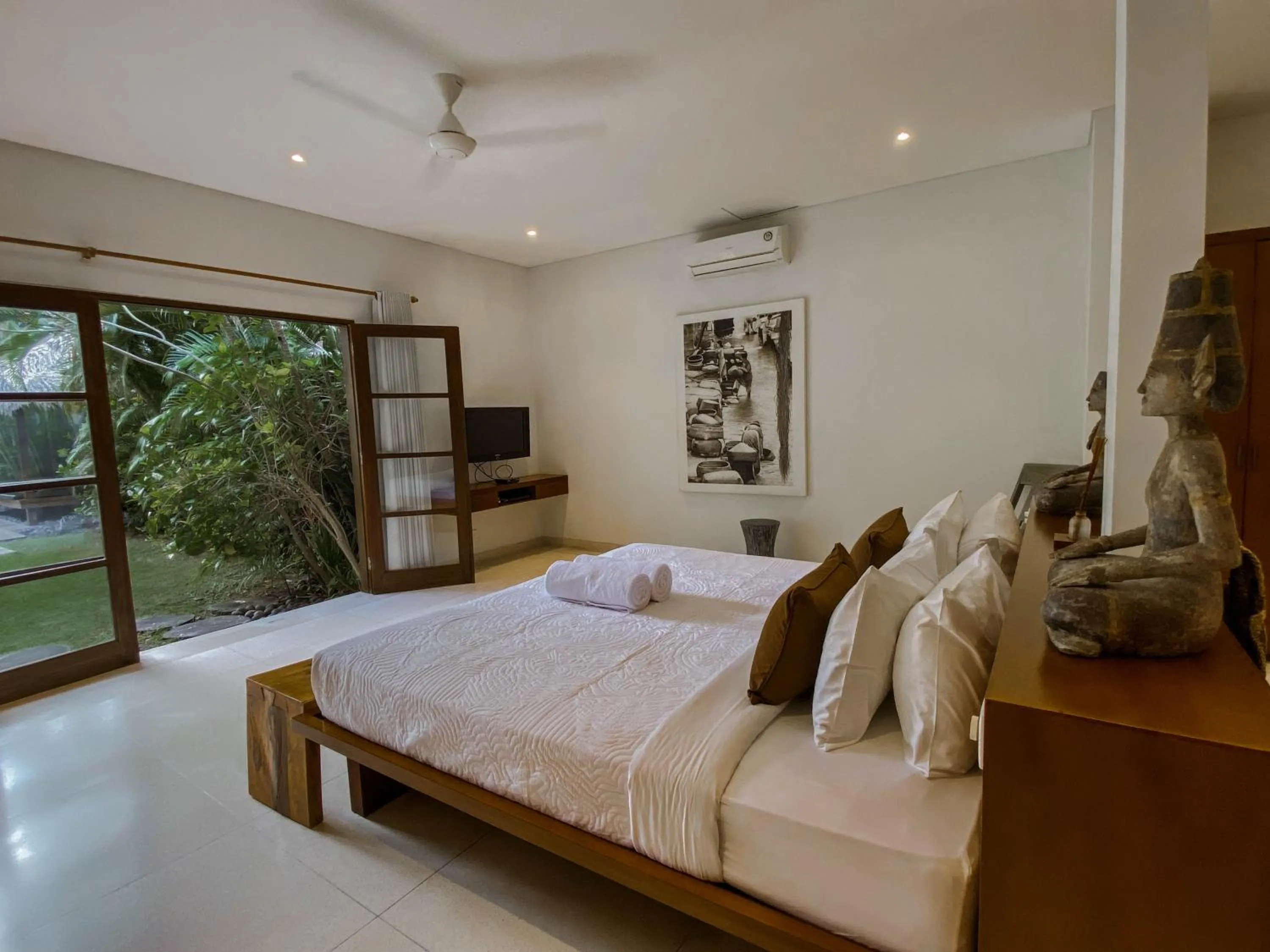 Bed in Villa Chocolat Seminyak