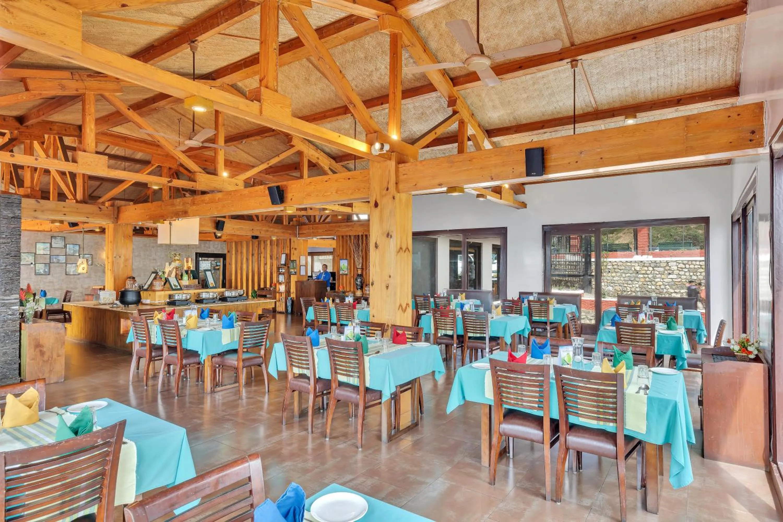 Restaurant/places to eat in Club Mahindra Kanatal