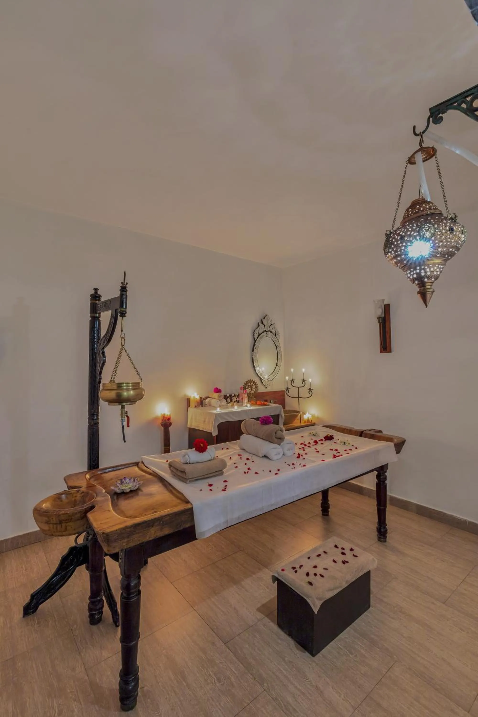 Spa and wellness centre/facilities, Bed in Club Mahindra Kanatal