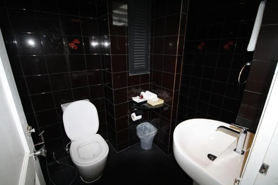 Bathroom in Hotel Alley