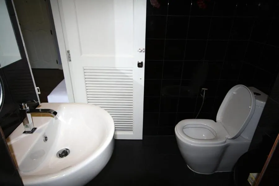 Bathroom in Hotel Alley