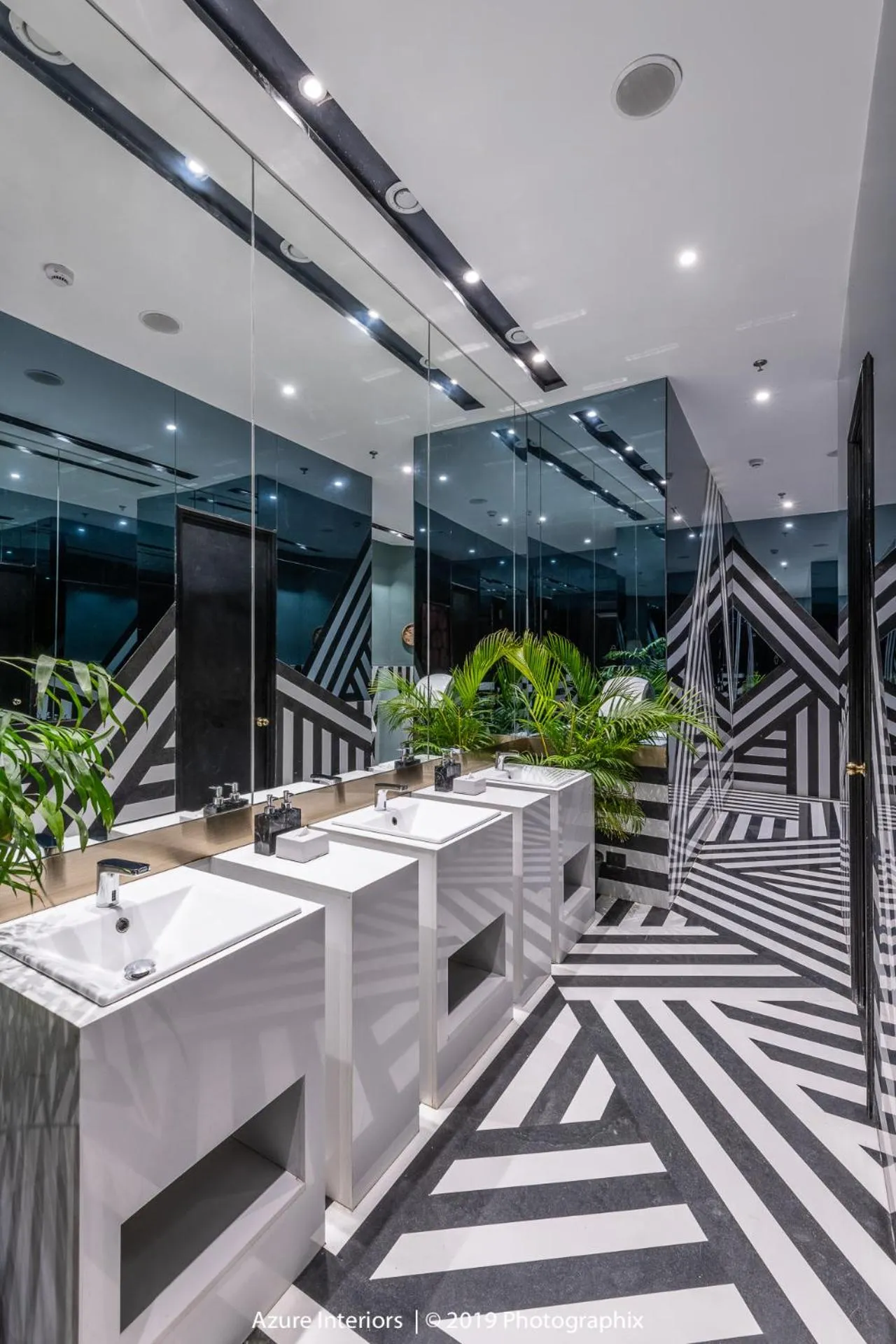 Bathroom in Clarks Inn Suites Raipur