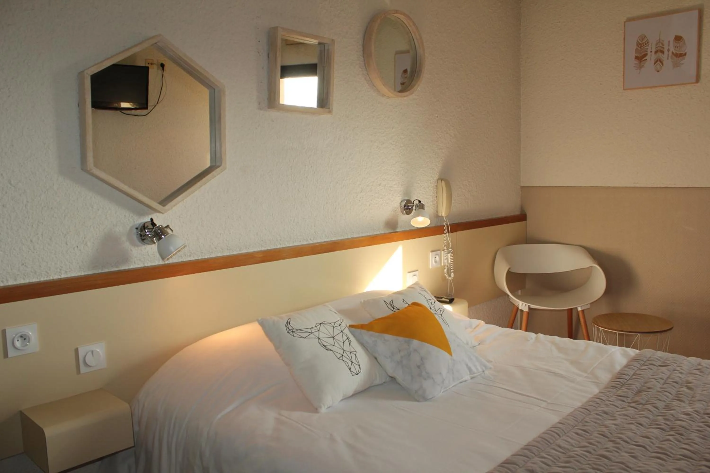 Bedroom, Bed in Bel Hotel