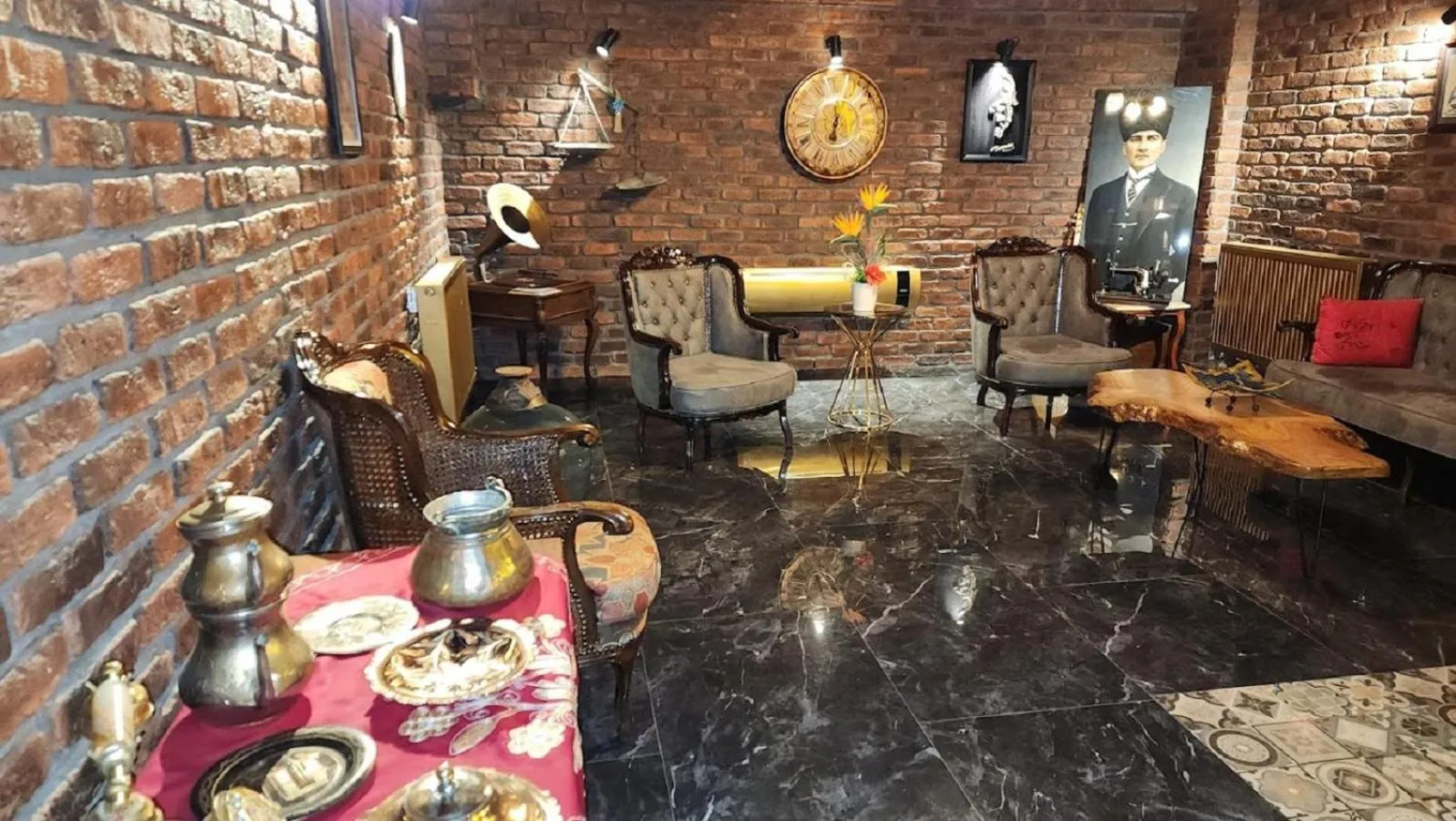 Communal lounge/ TV room in Kayıbeyi Hotel & Restaurant