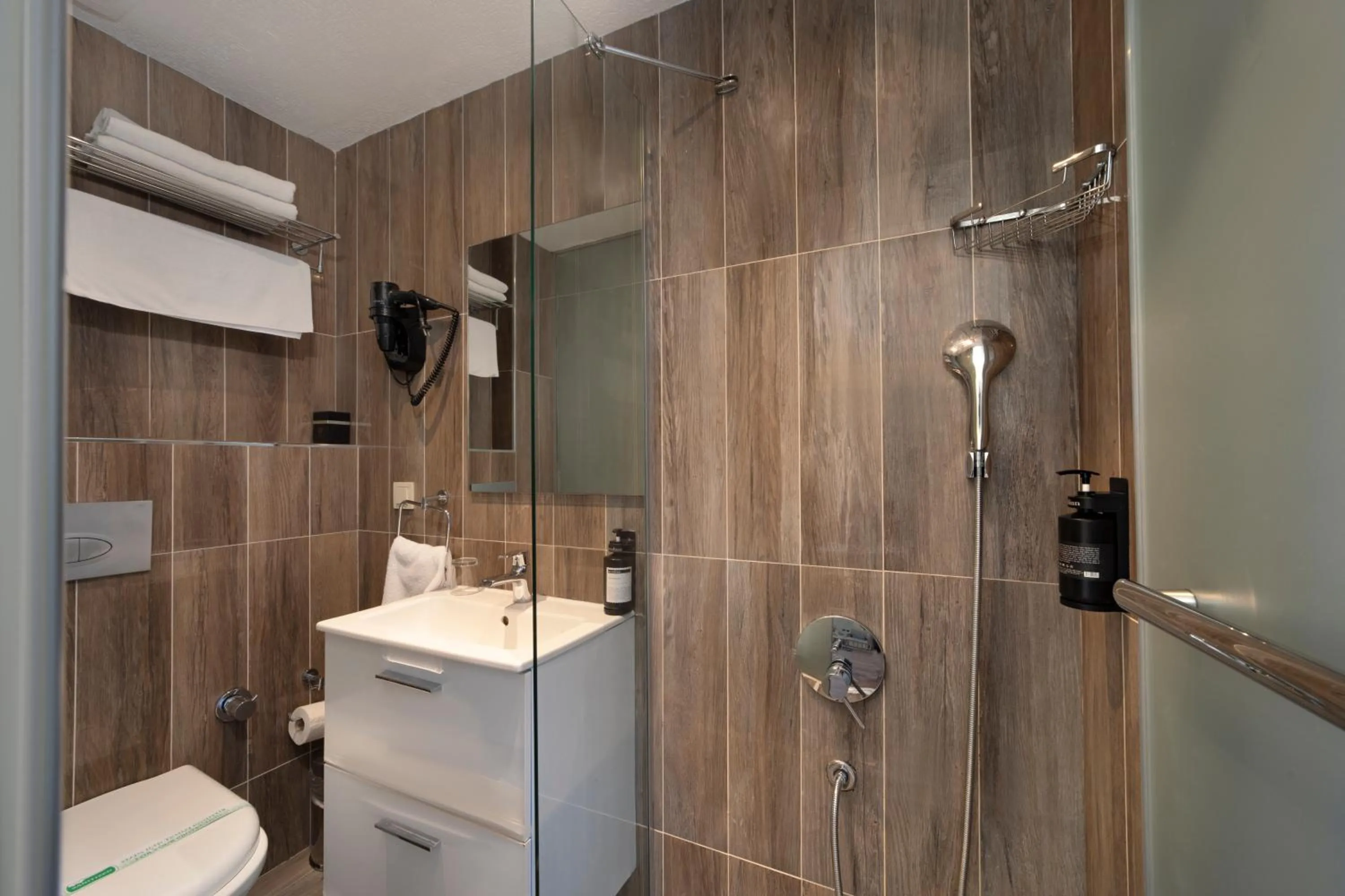 Shower in Orka Taksim Apart Hotel