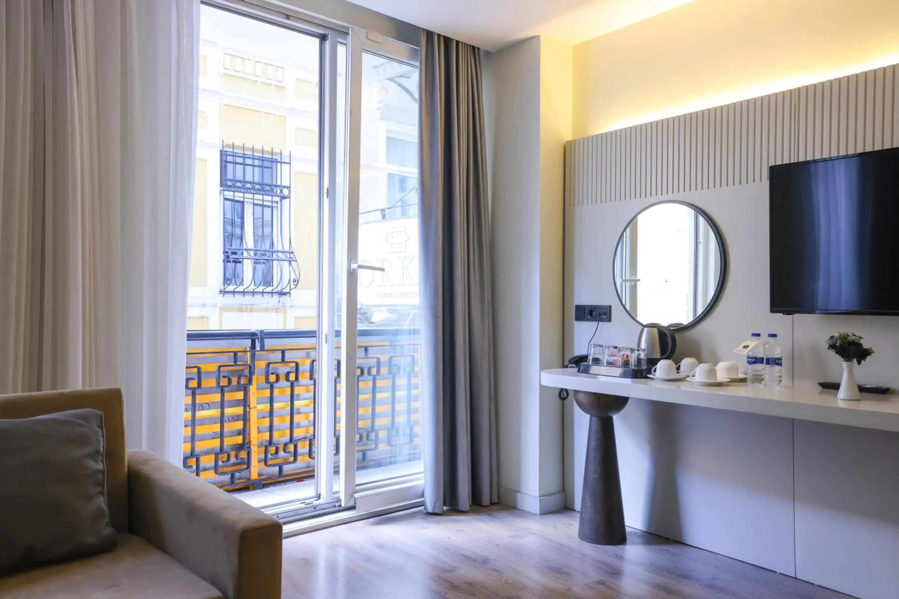 Junior Suite with Balcony in Orka Taksim Apart Hotel Junior Suite with Balcony in Orka Taksim Apart Hotel