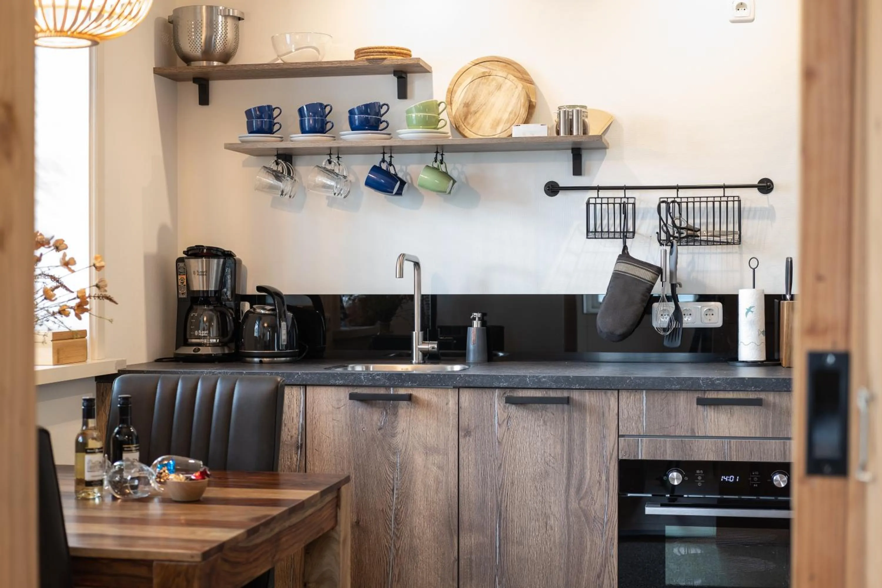 Coffee/tea facilities in Bed & Breakfast De Heughte