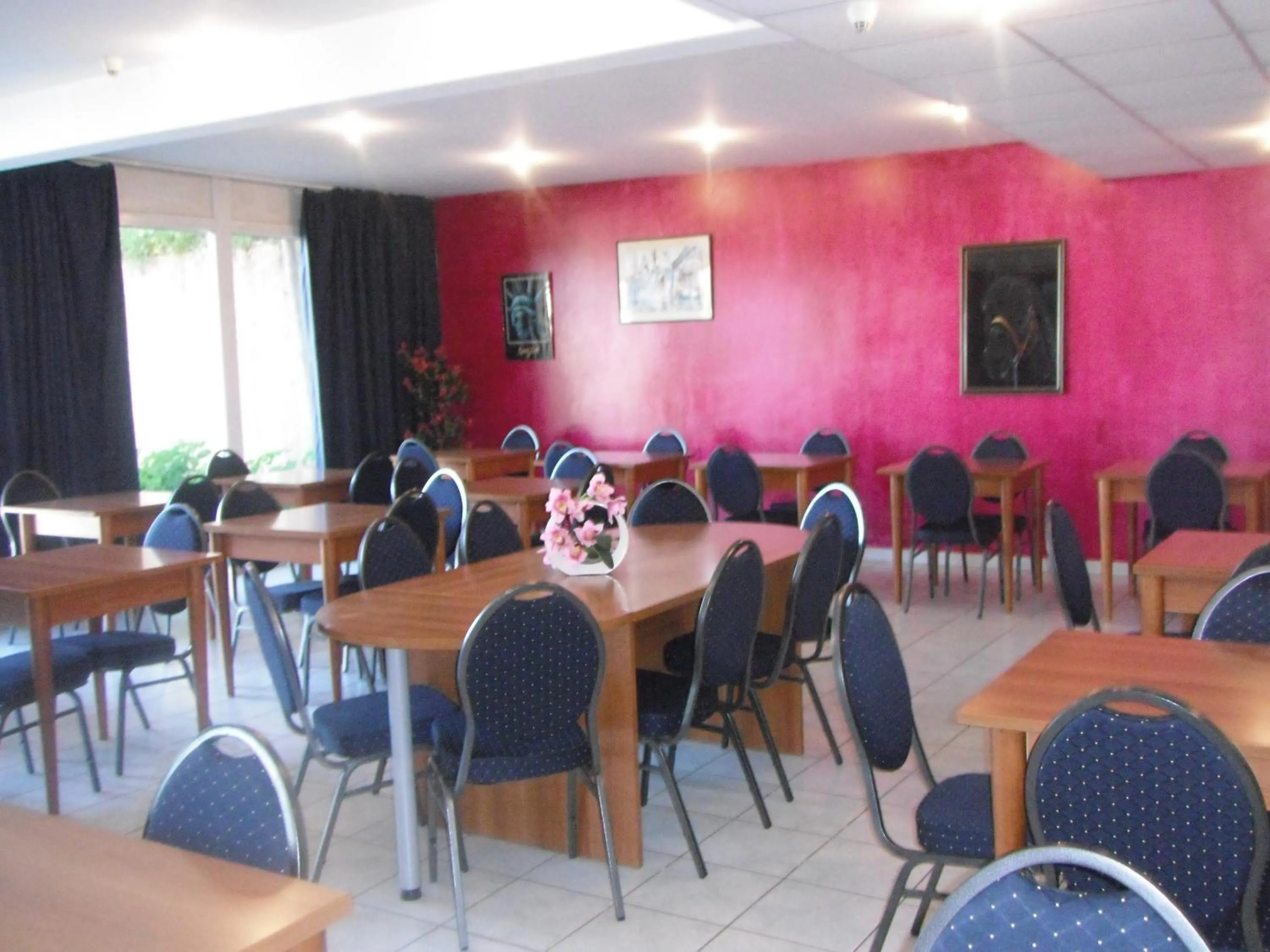 Restaurant/places to eat in Hôtel Sampiero