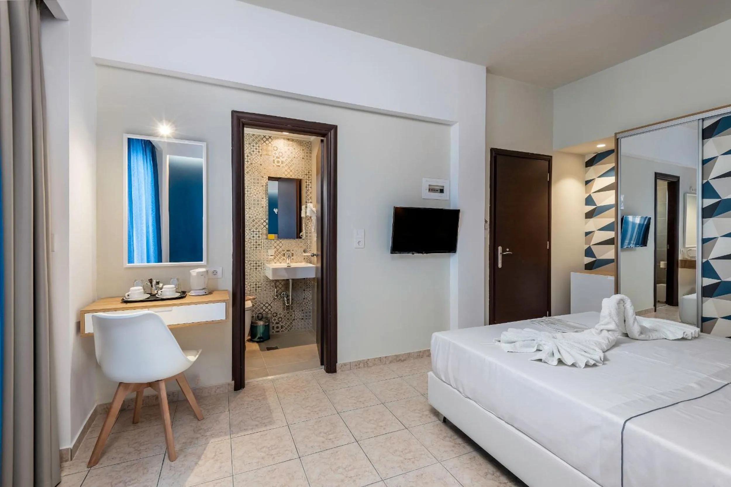 Photo of the whole room, Bed in Olympia Hotel