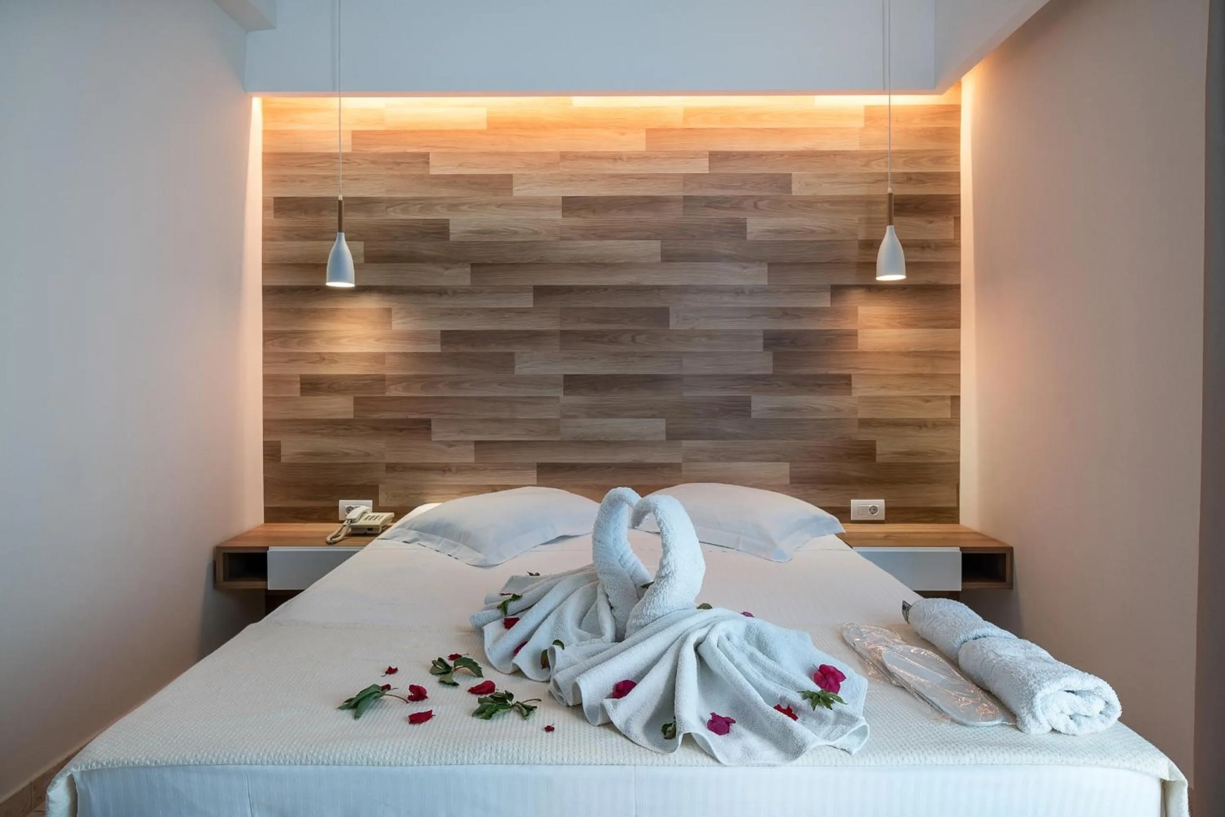 Bedroom, Bed in Olympia Hotel