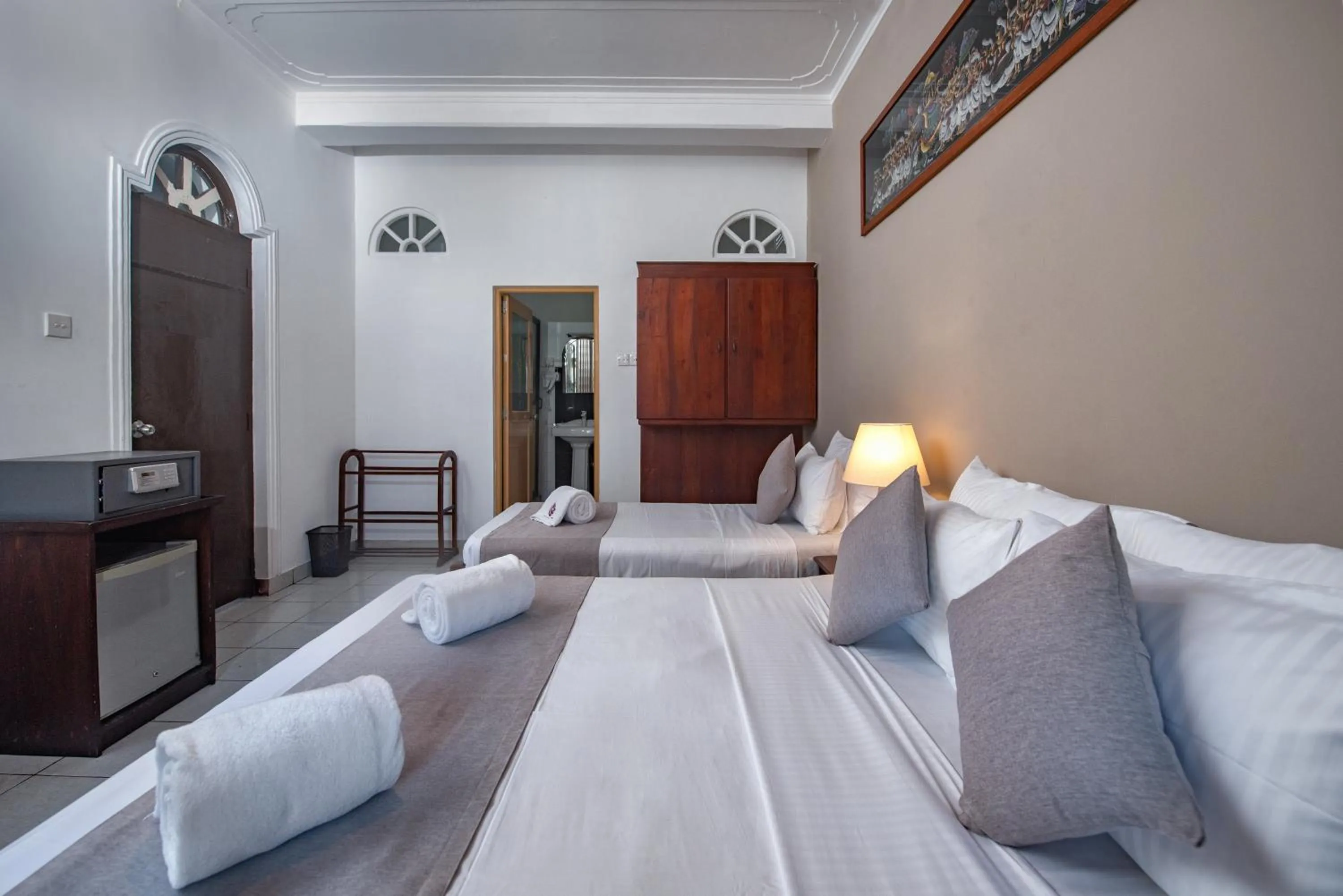 Bed in Ceyloni Lake Residency