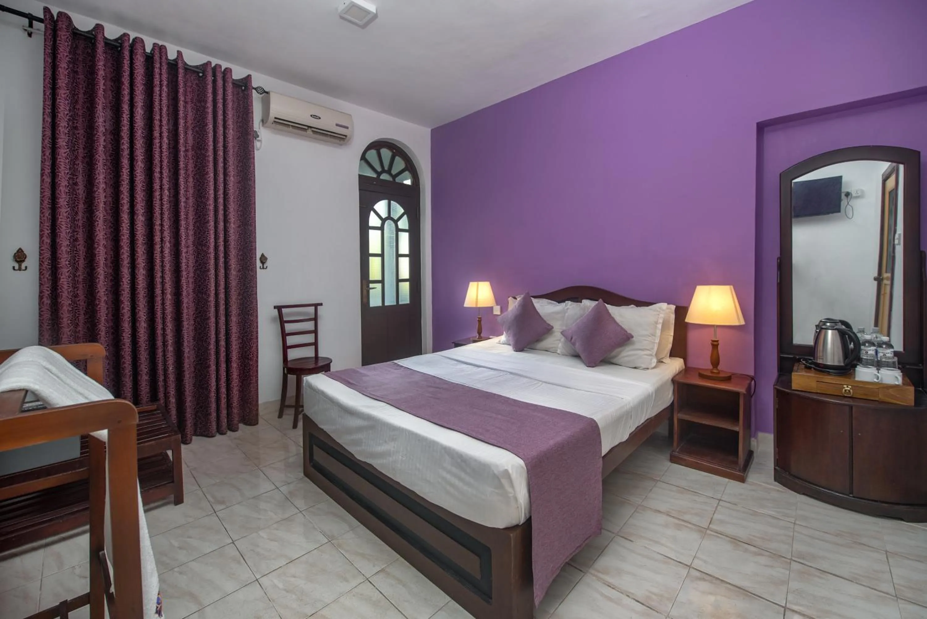 Photo of the whole room, Bed in Ceyloni Lake Residency