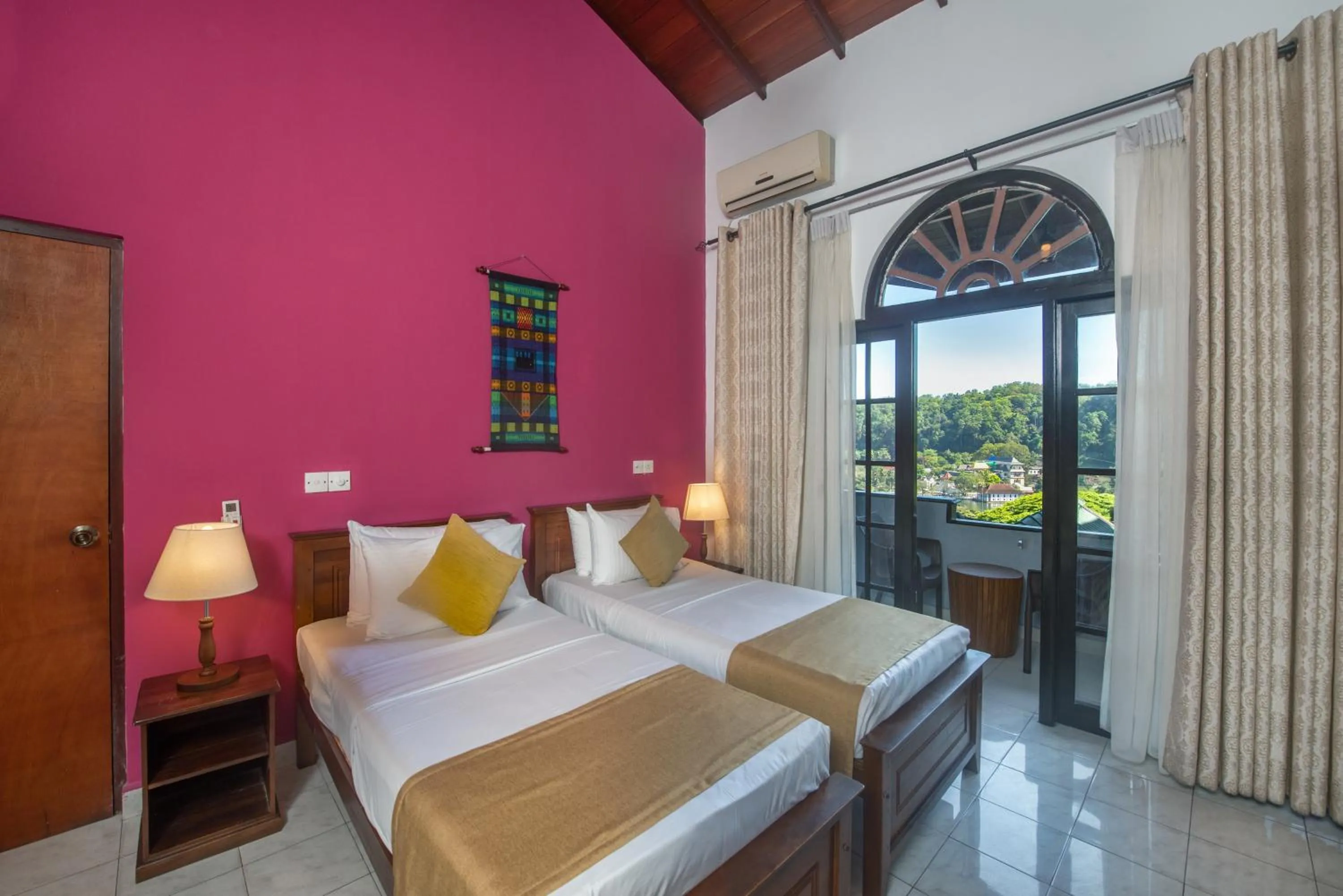 Photo of the whole room, Bed in Ceyloni Lake Residency