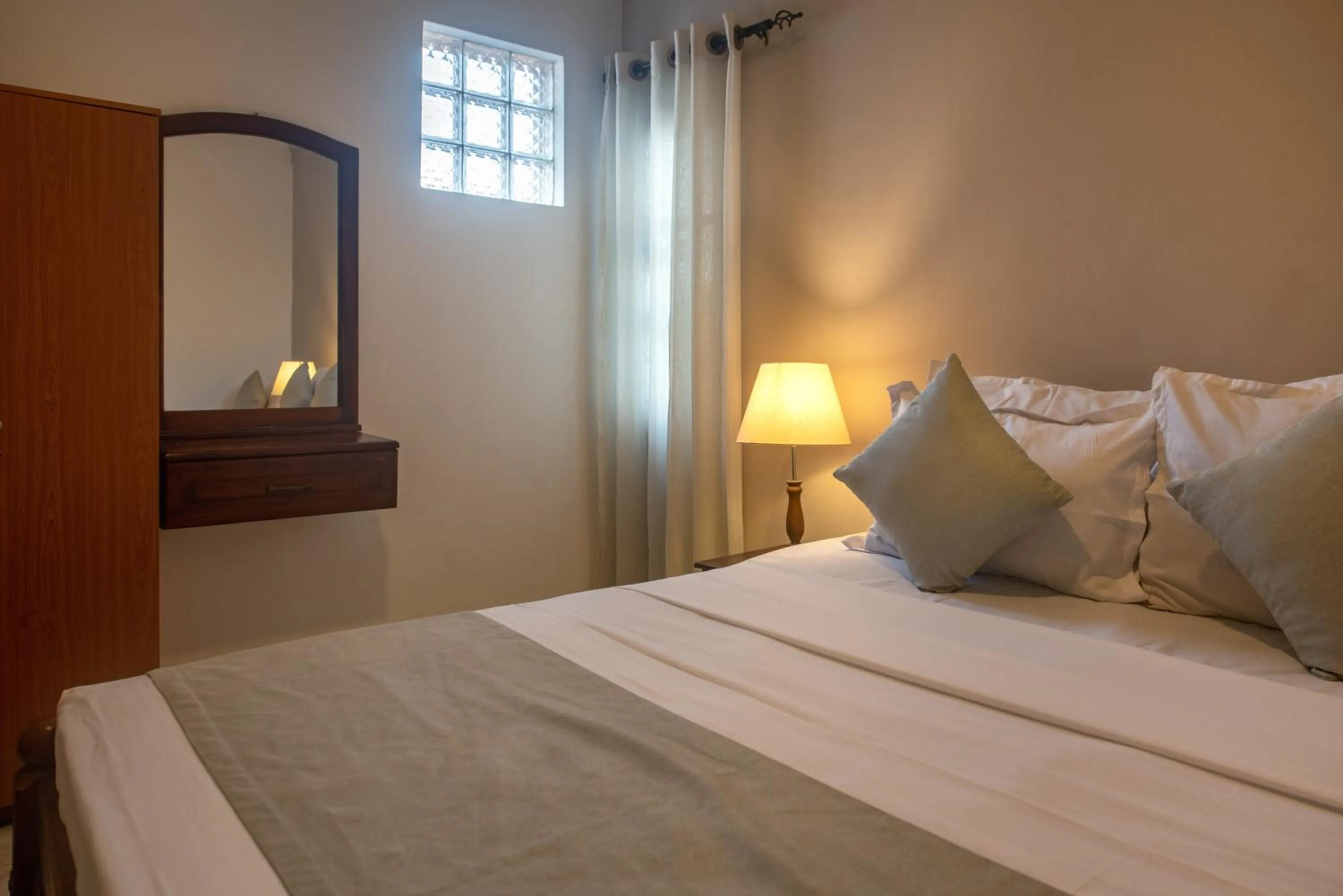 Bed in Ceyloni Lake Residency