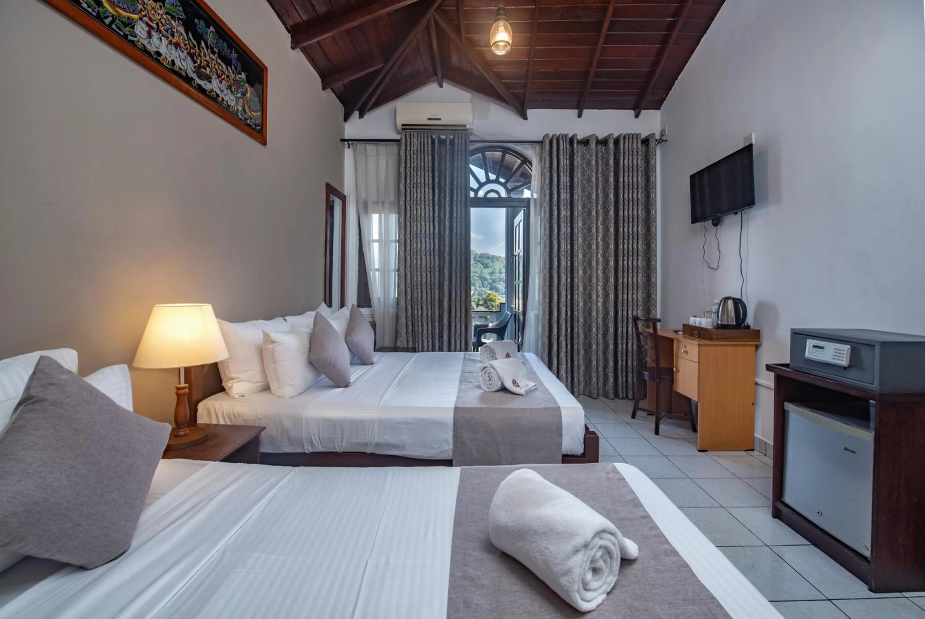 Photo of the whole room, Bed in Ceyloni Lake Residency