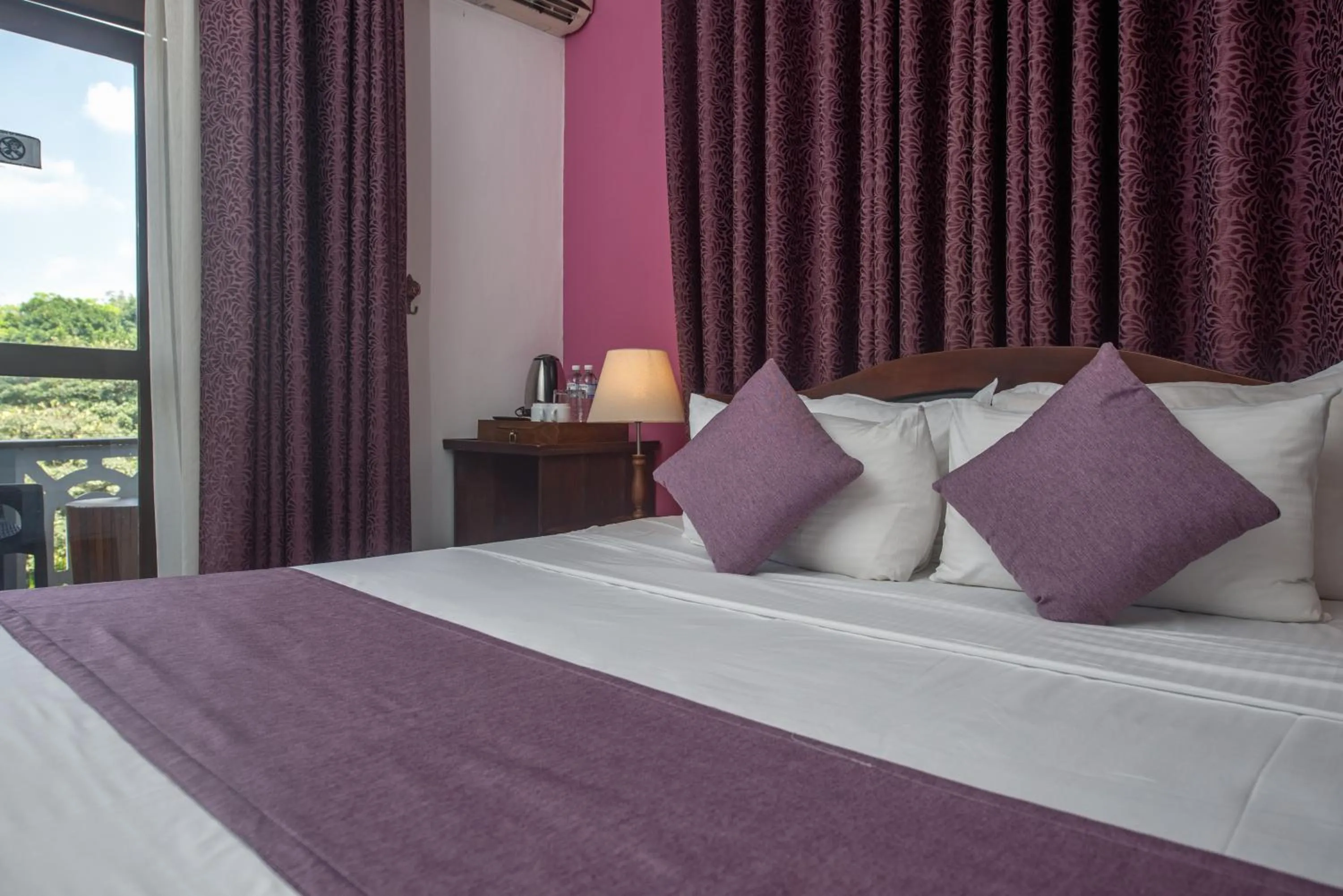 Bed in Ceyloni Lake Residency