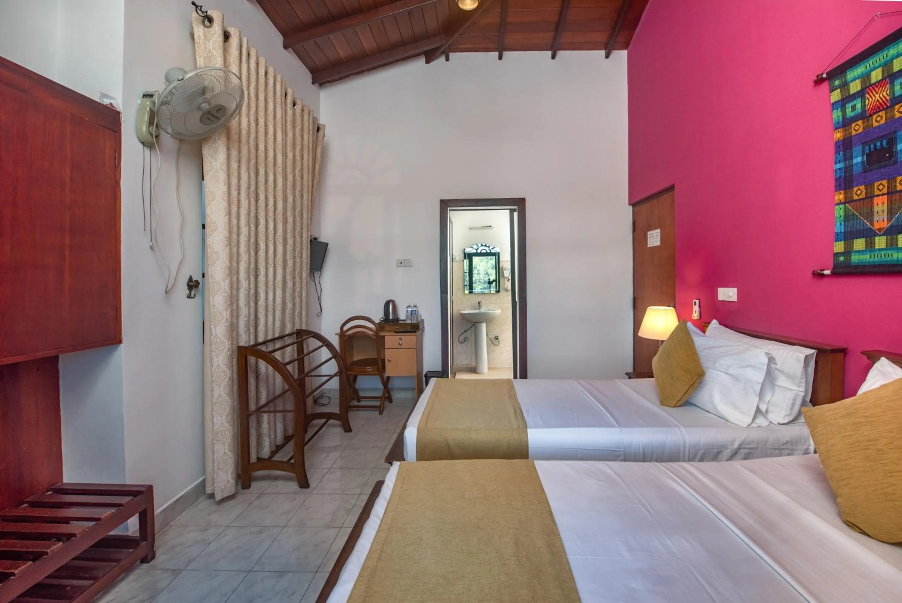 Photo of the whole room, Bed in Ceyloni Lake Residency