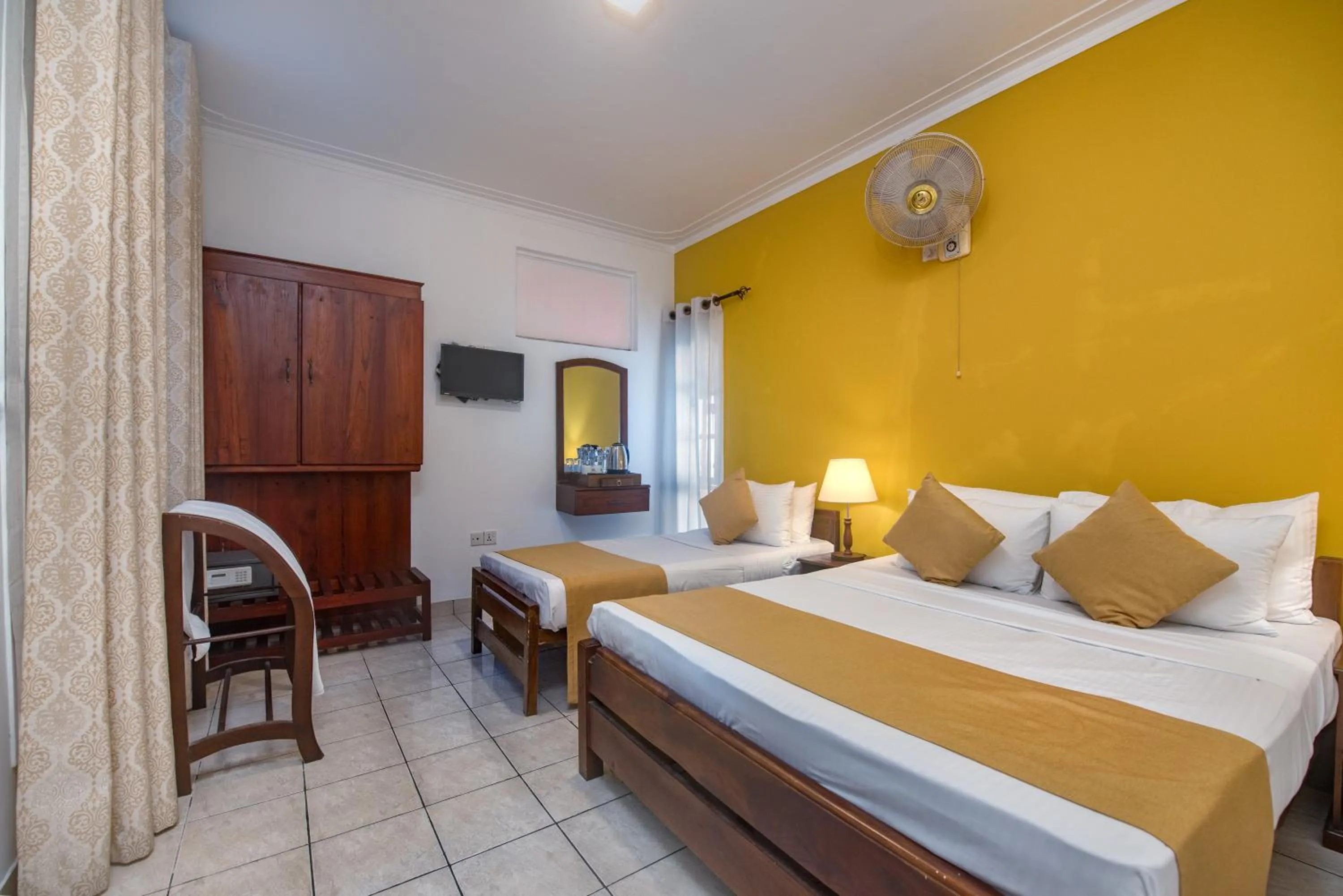 Photo of the whole room, Bed in Ceyloni Lake Residency