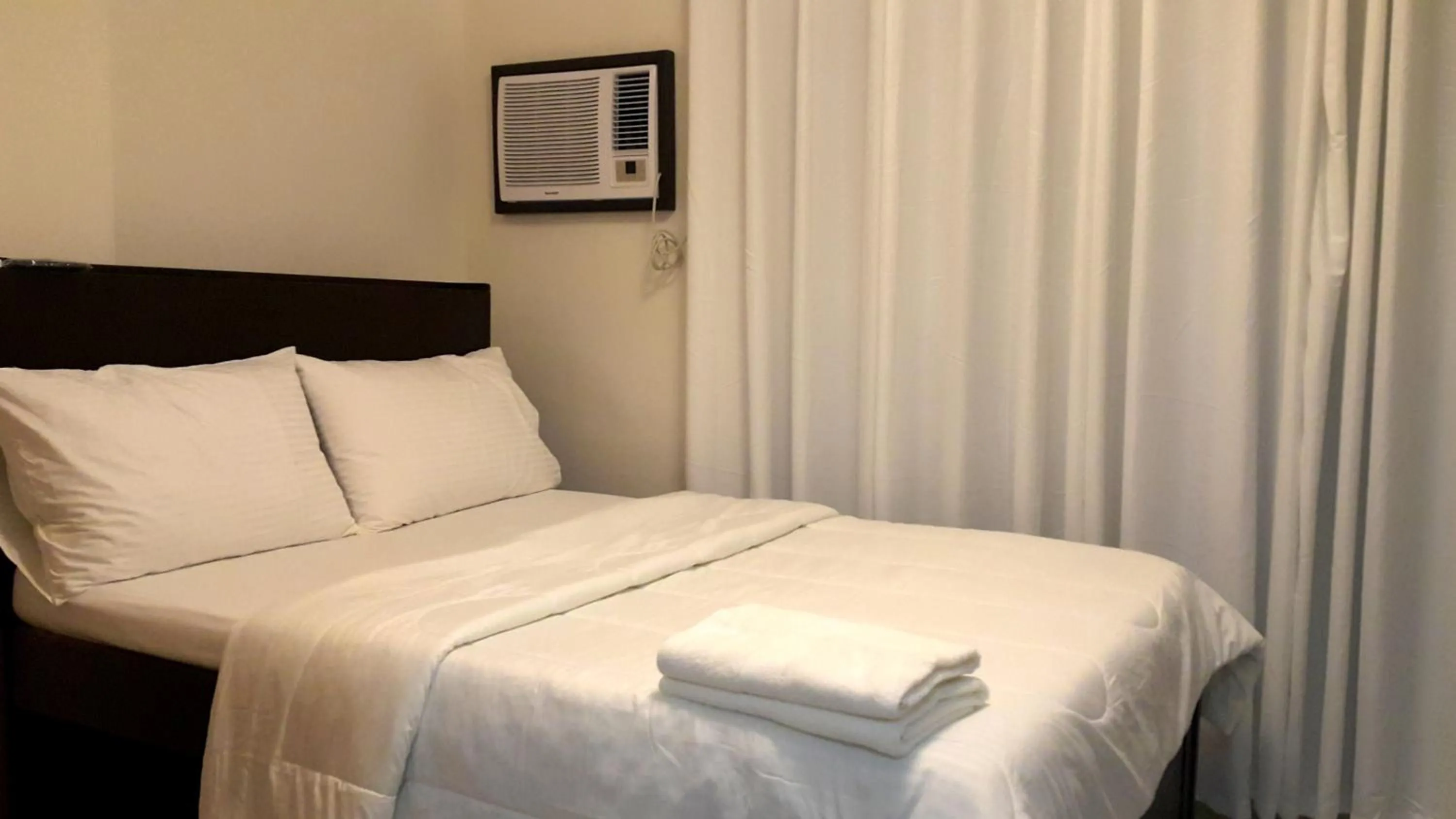 Bed in Cozy Place at Bamboo Bay Cebu