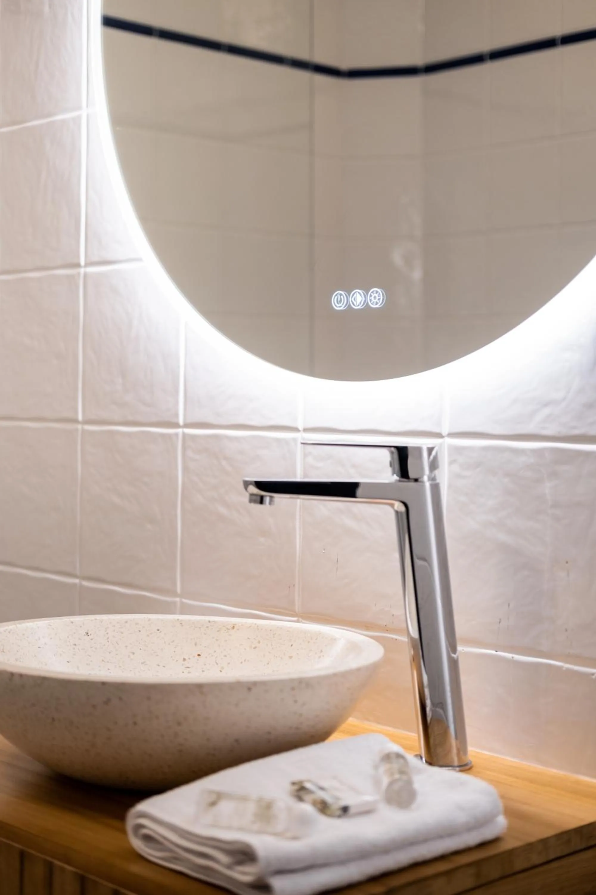 Bathroom in Hôtel Le Français