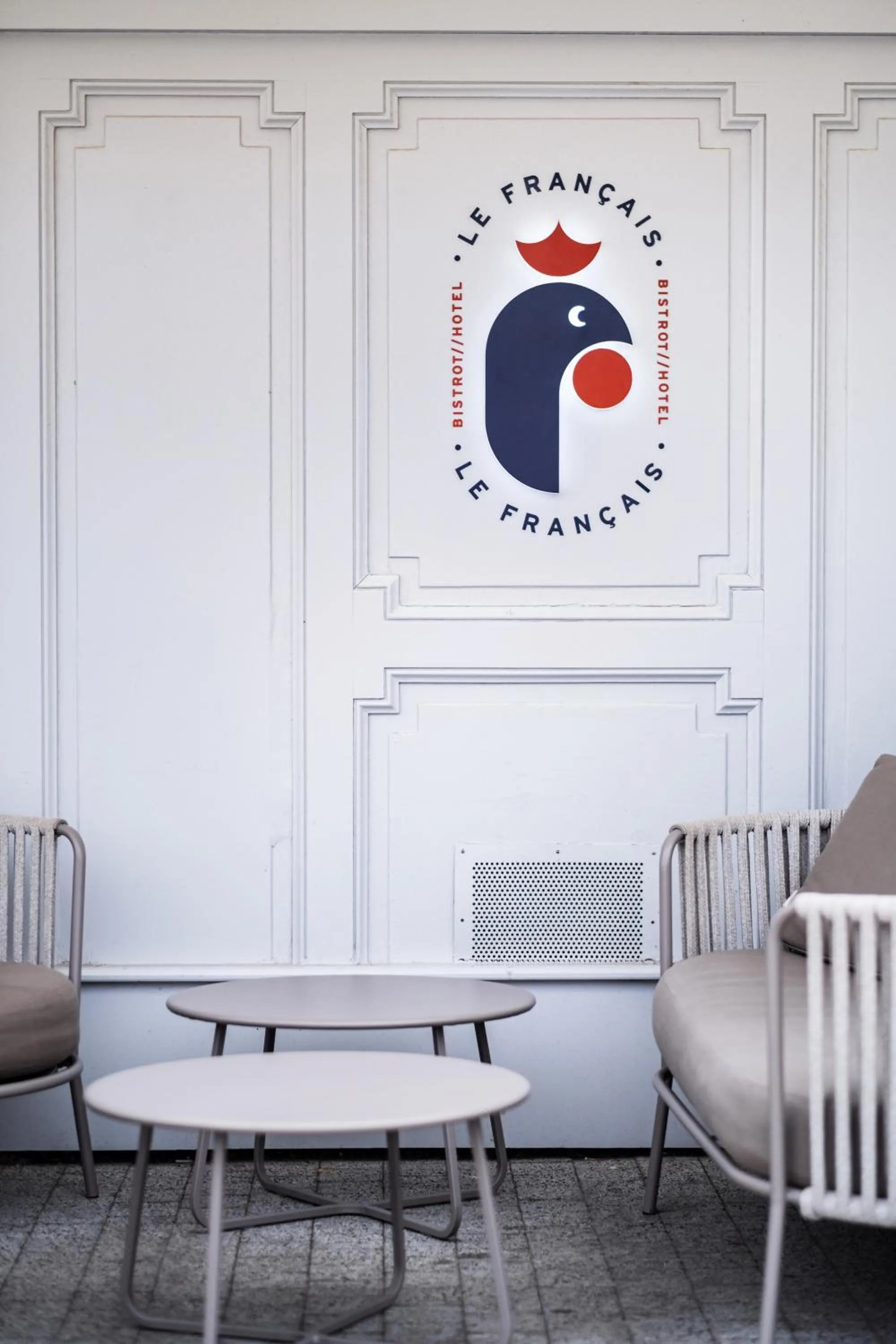 Property building in Hôtel Le Français