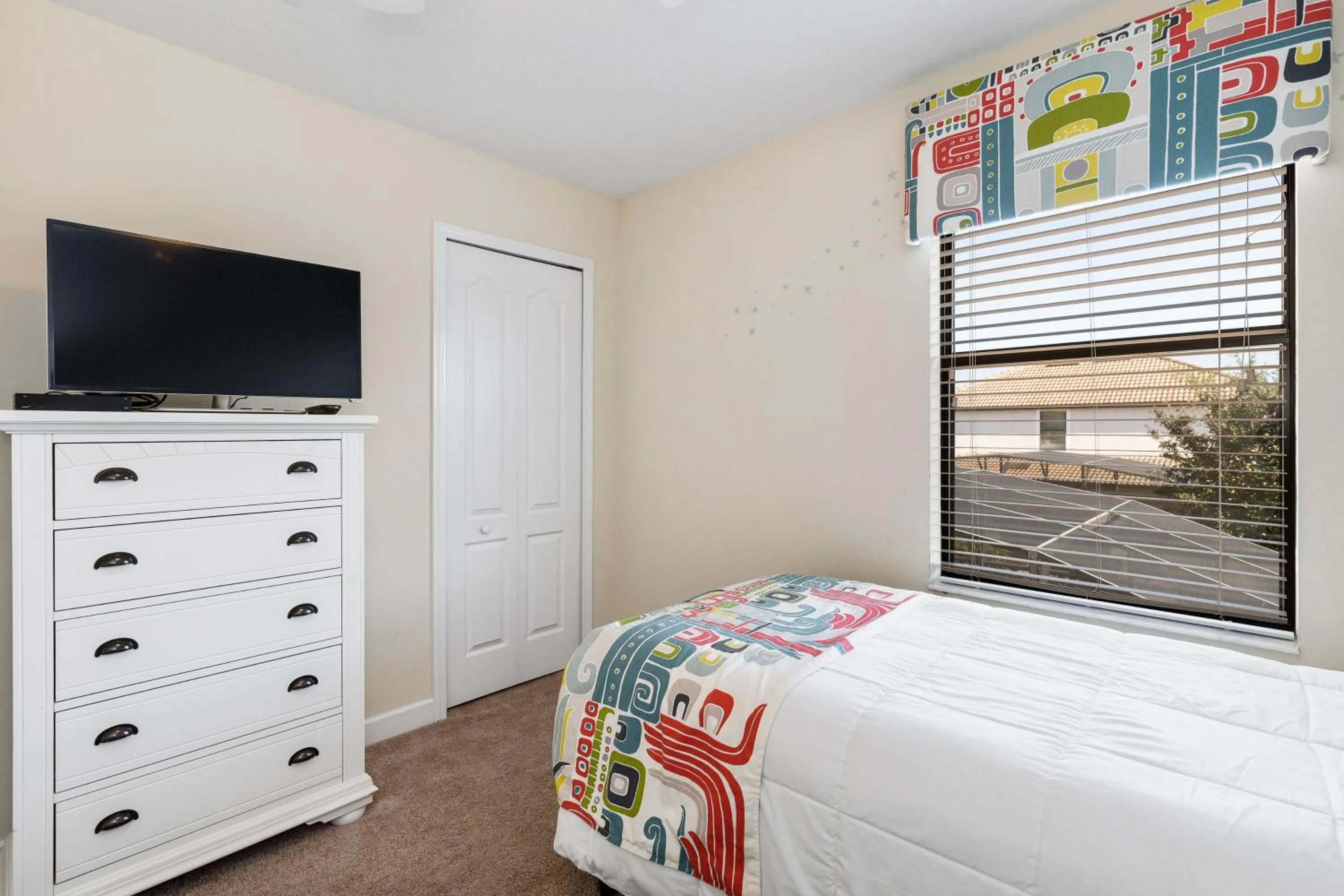 Bed in Moonlight Ridge - 5 bed ChampionsGate Resort pool home