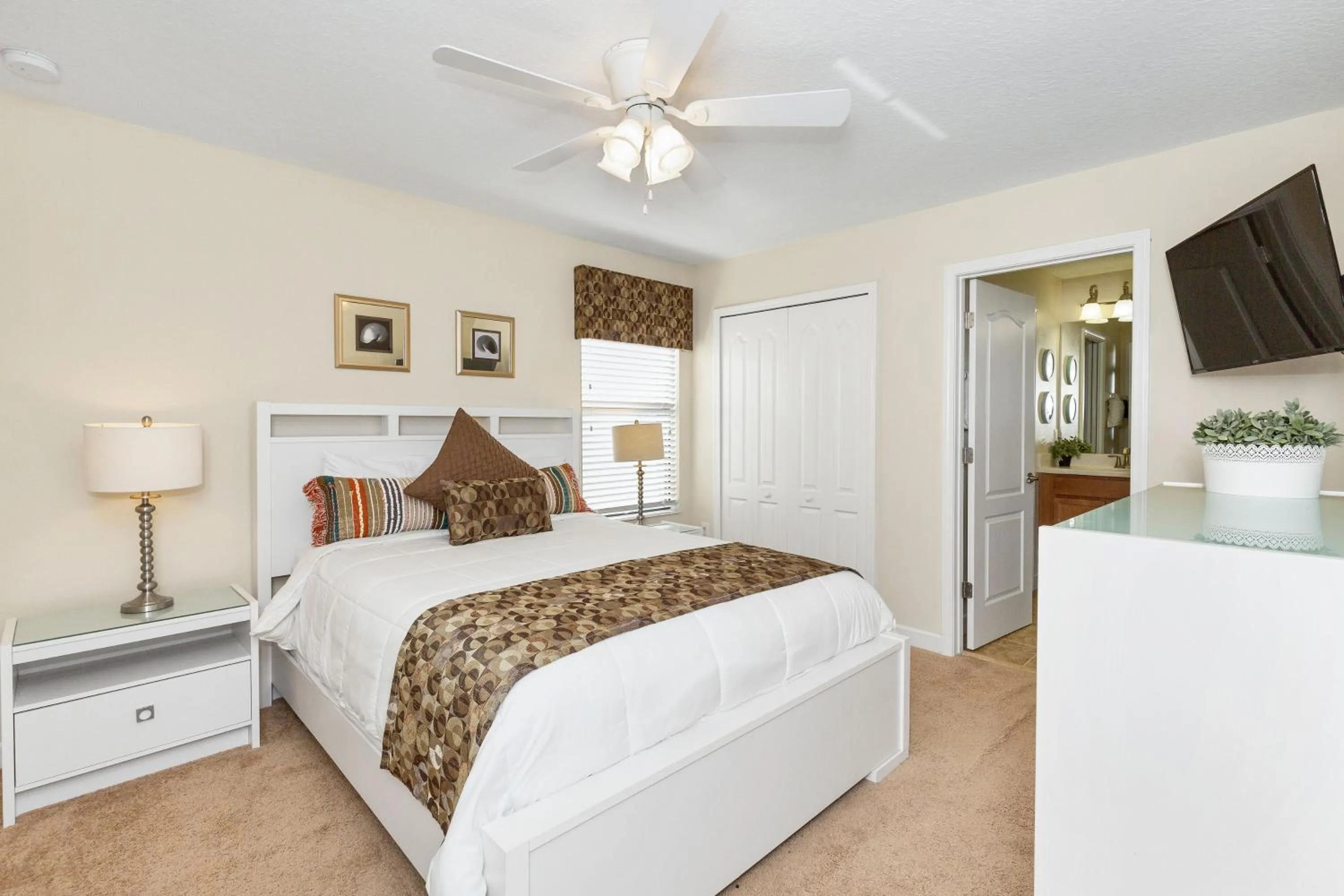 Bed in Moonlight Ridge - 5 bed ChampionsGate Resort pool home