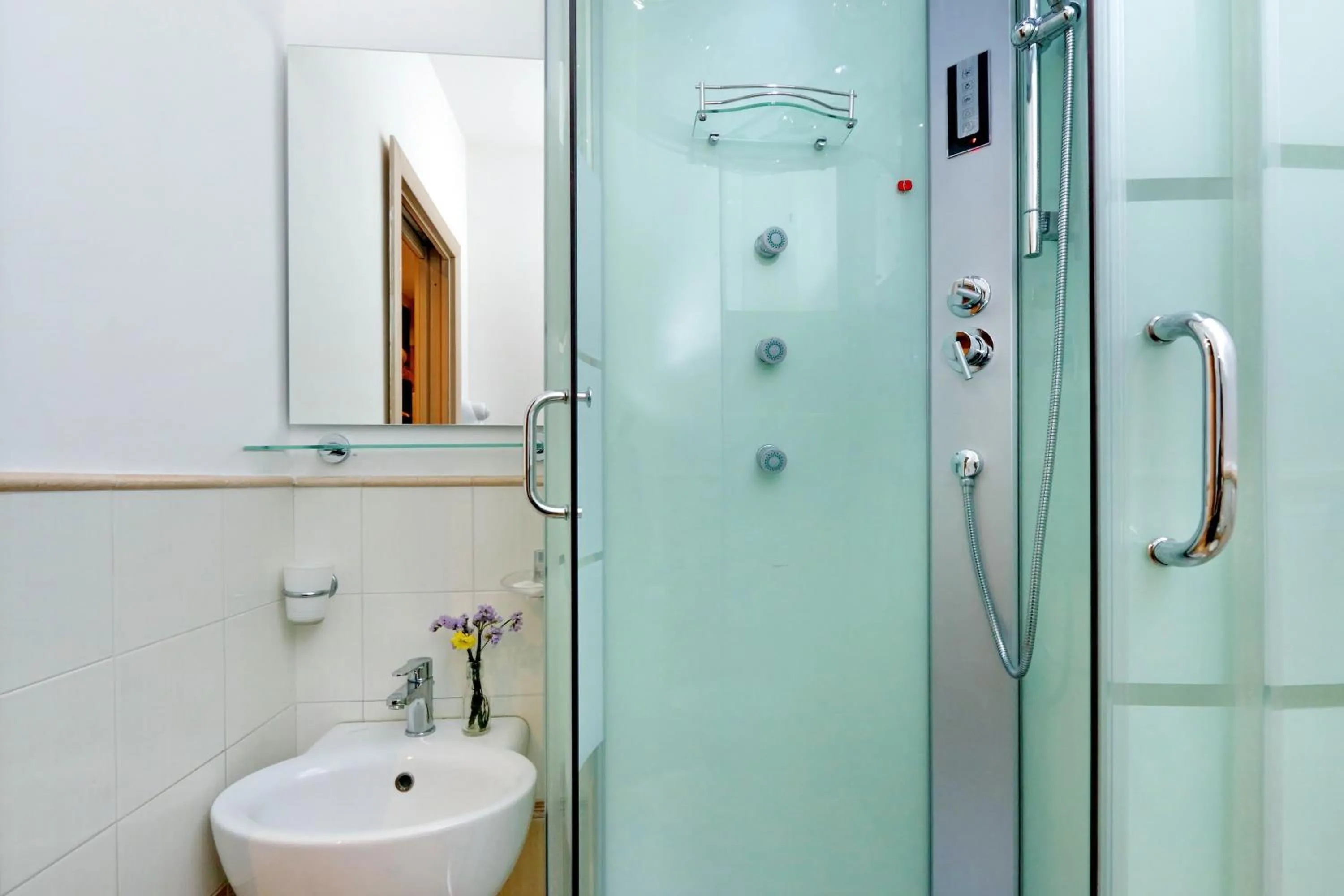 Bathroom in Gialli Vatican Guesthouse