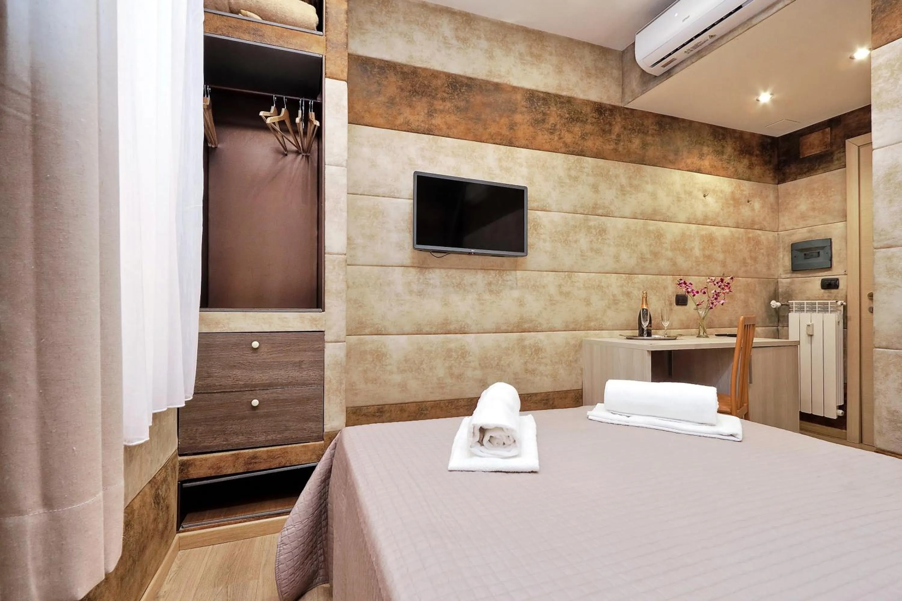 Bedroom in Gialli Vatican Guesthouse