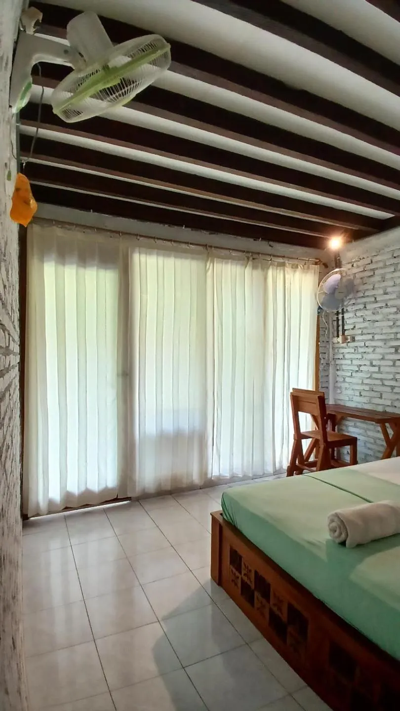 Bed in Jungle House - surf & stay