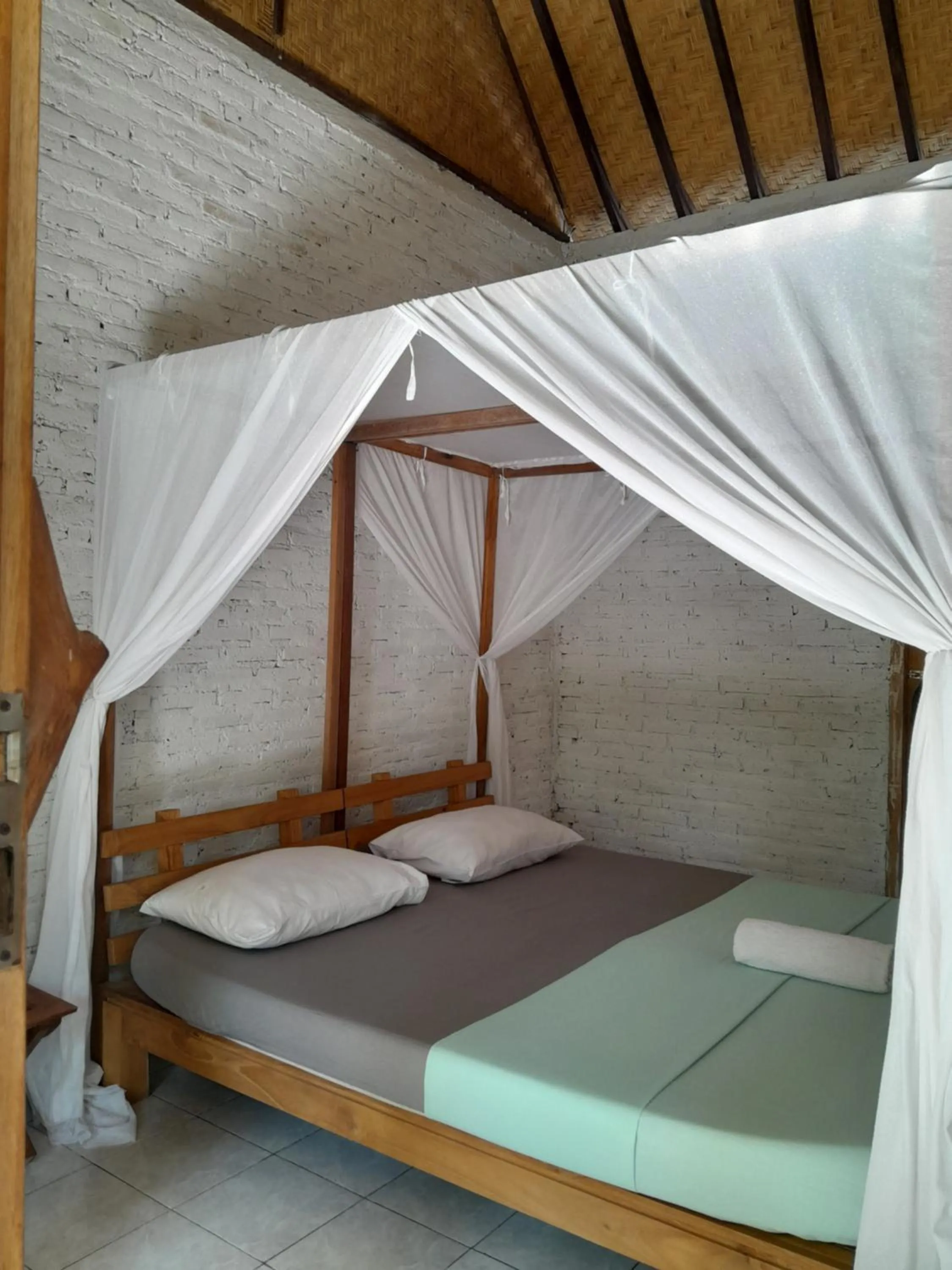 Bed in Jungle House - surf & stay