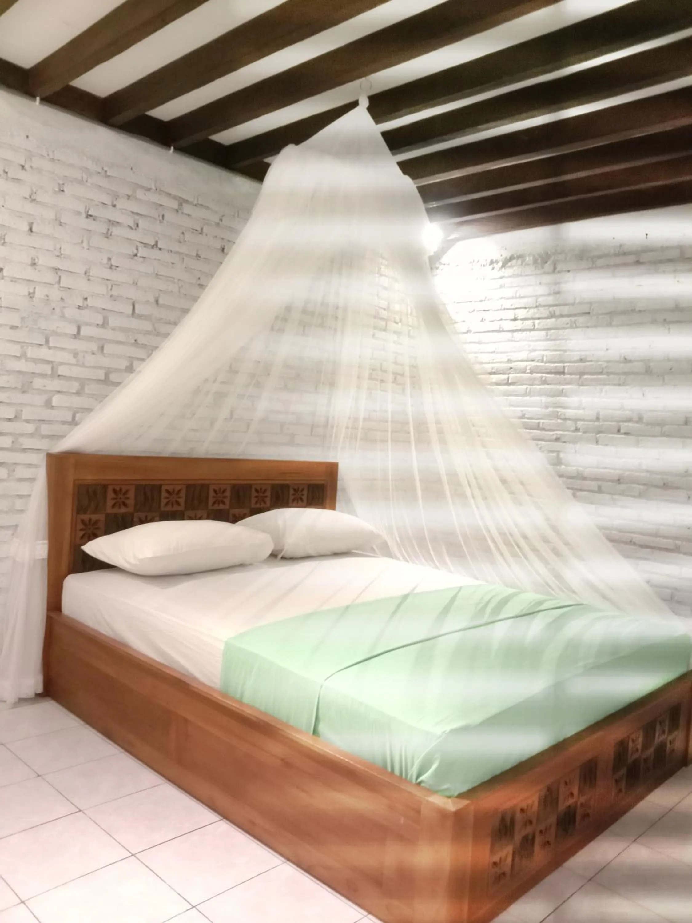 Bed in Jungle House - surf & stay
