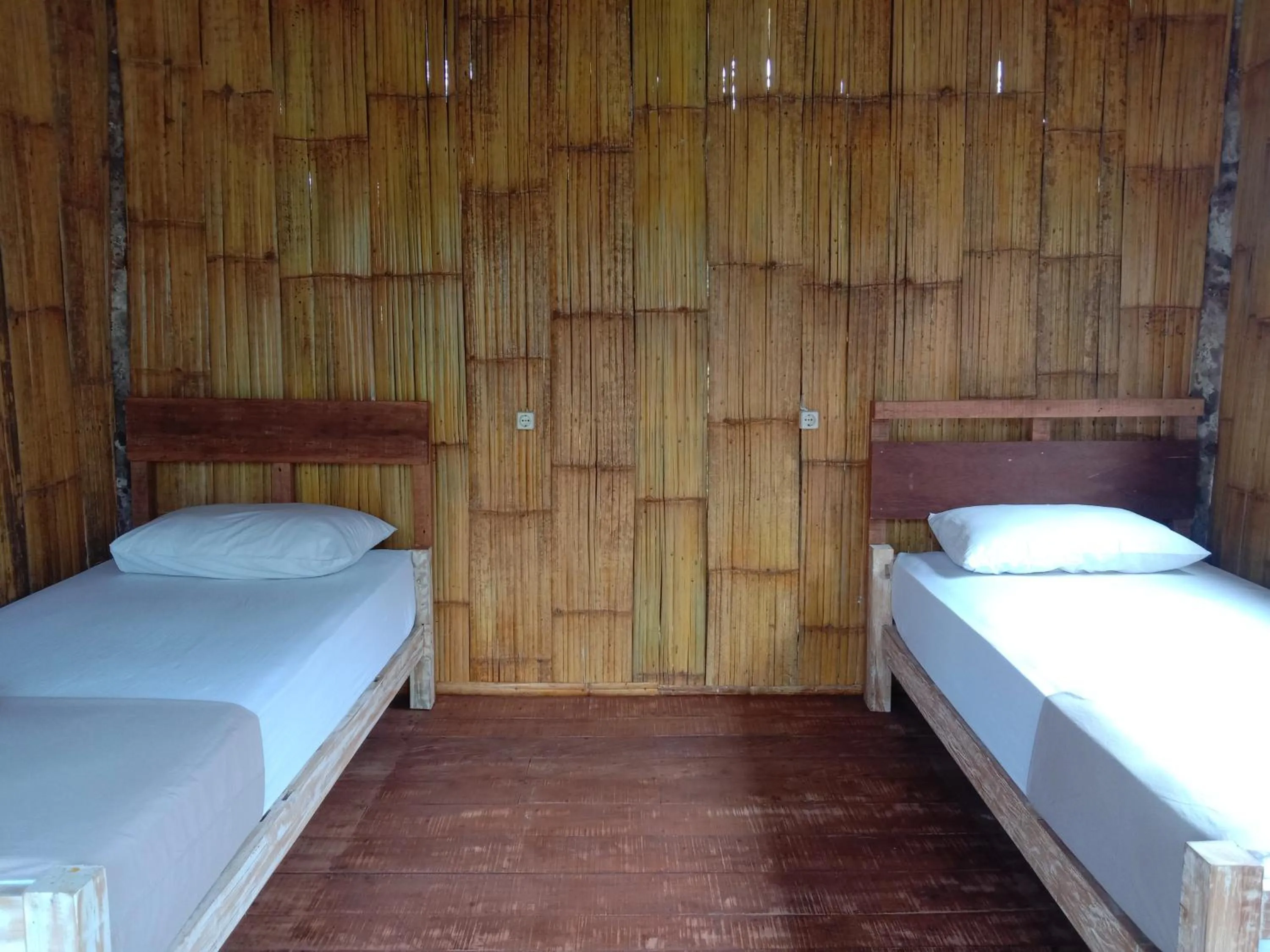Bed in Jungle House - surf & stay